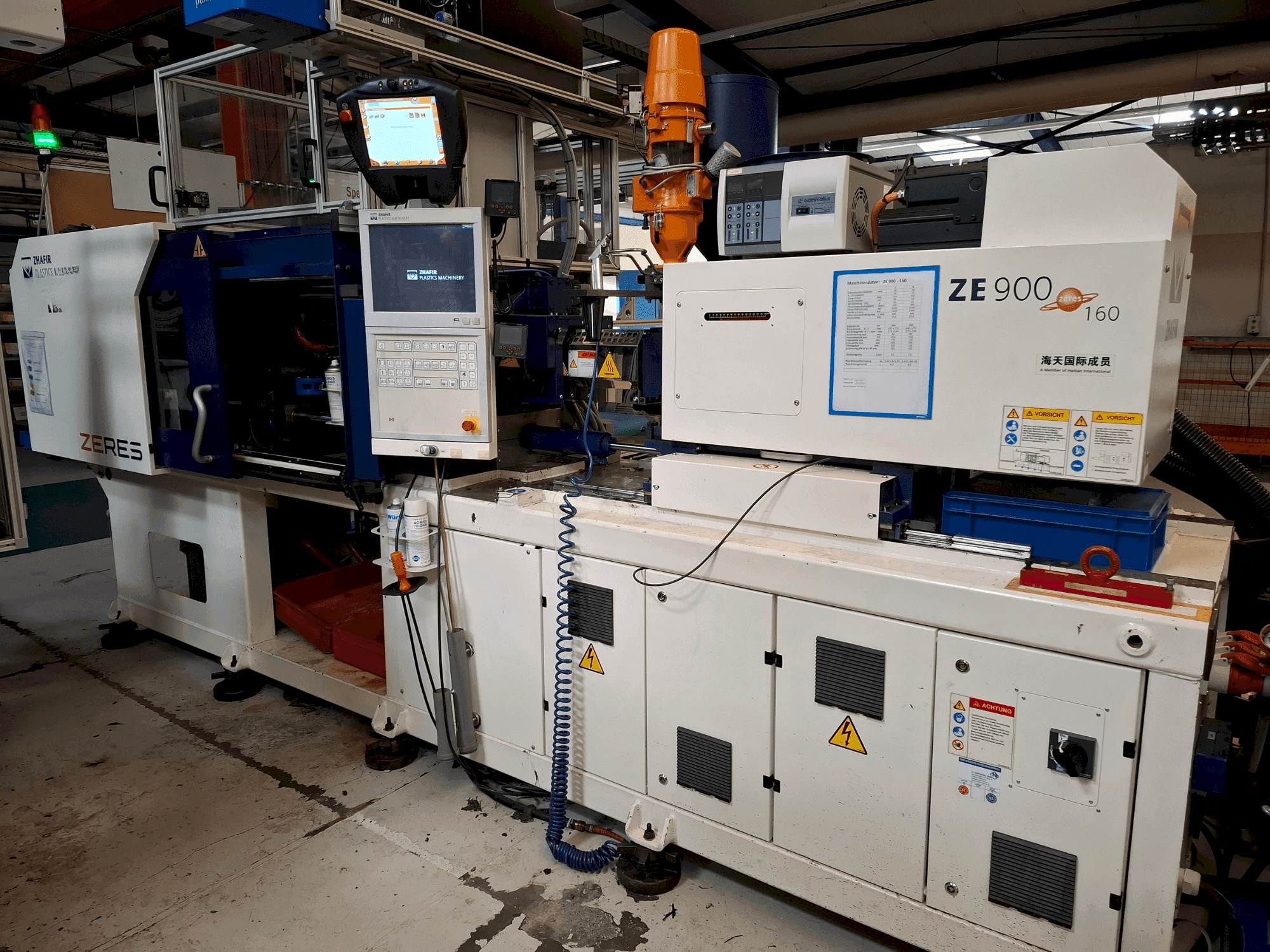 A HAITIAN ZHAFIR Zeres 900/160 gép elölnézete