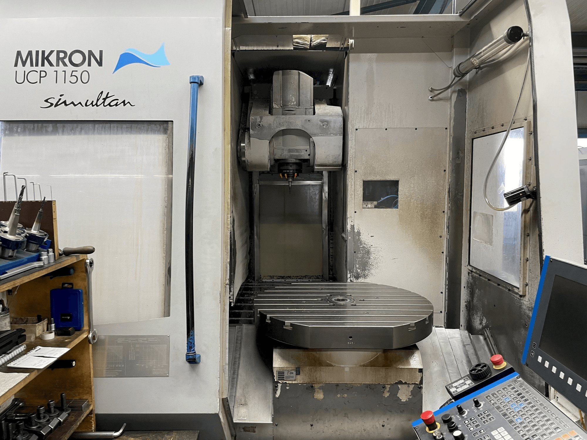 A MIKRON UCP 1150 SIMULTAN gép elölnézete