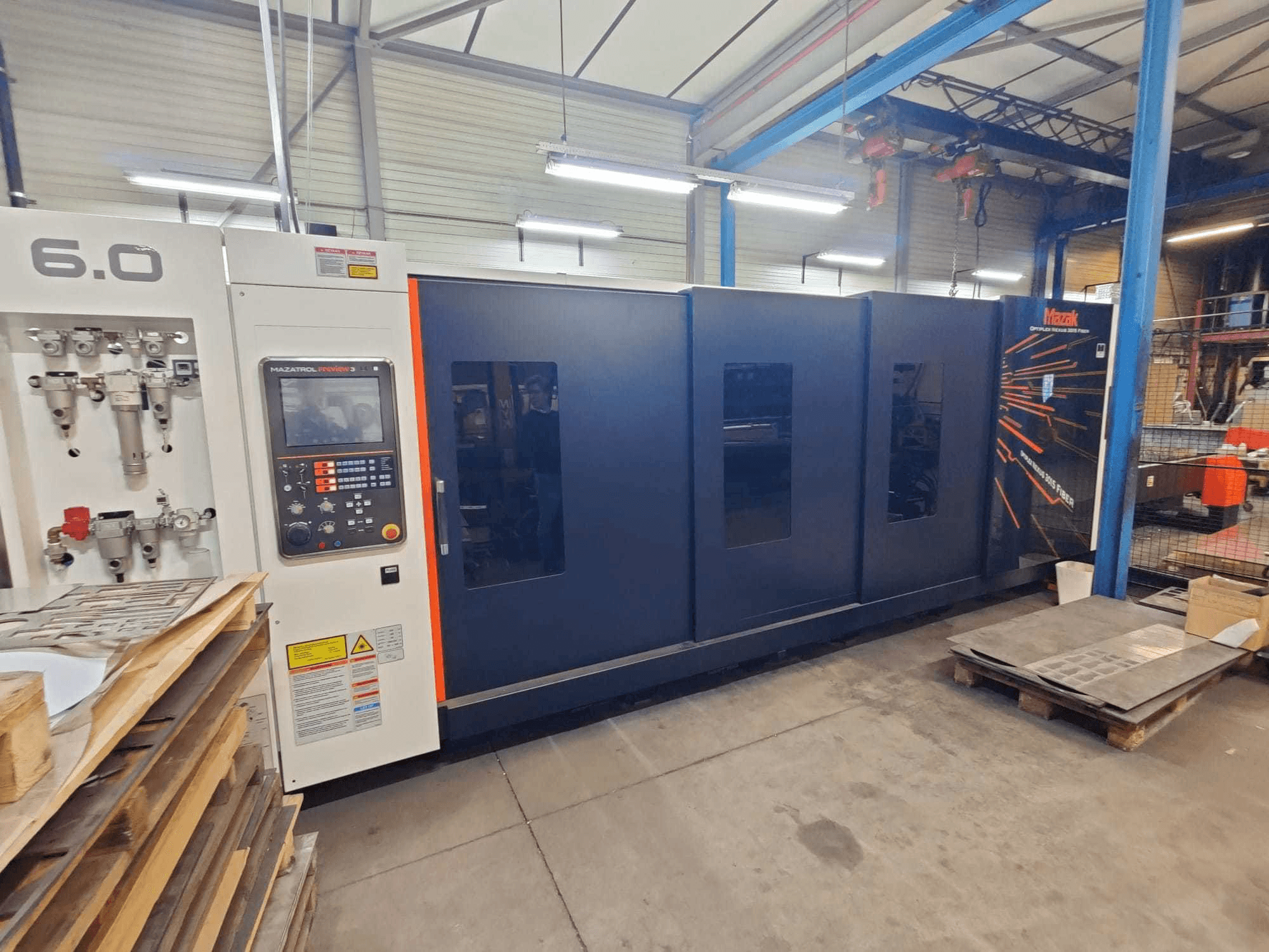 A Mazak Optiplex Nexus 3015 gép elölnézete