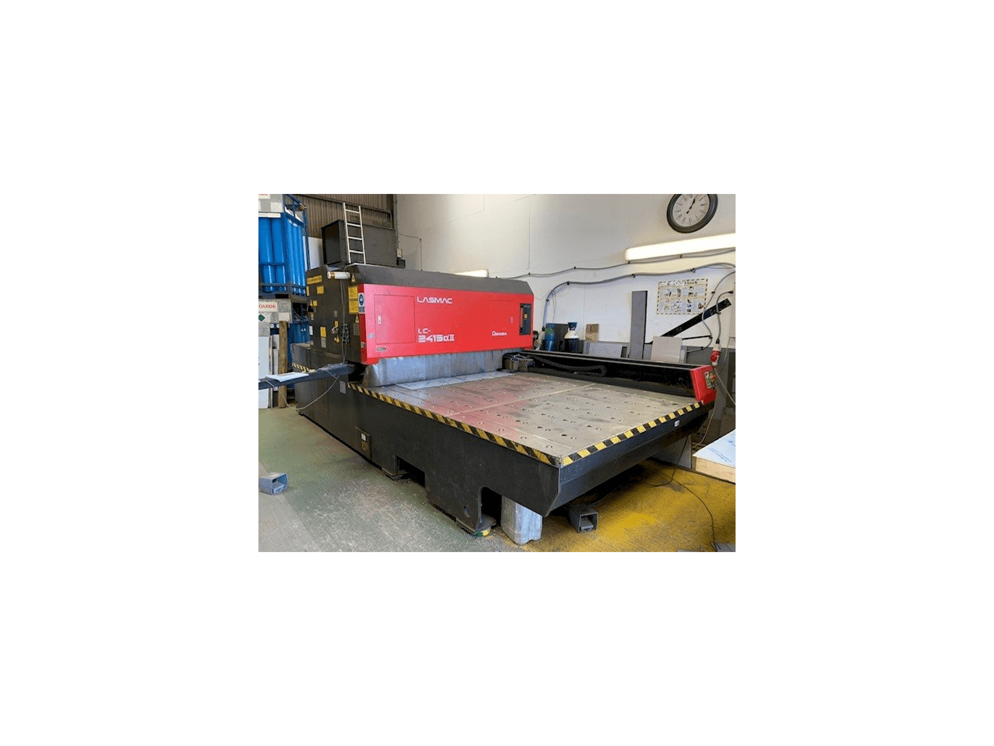 A AMADA LC 2415 Alpha 2 gép elölnézete