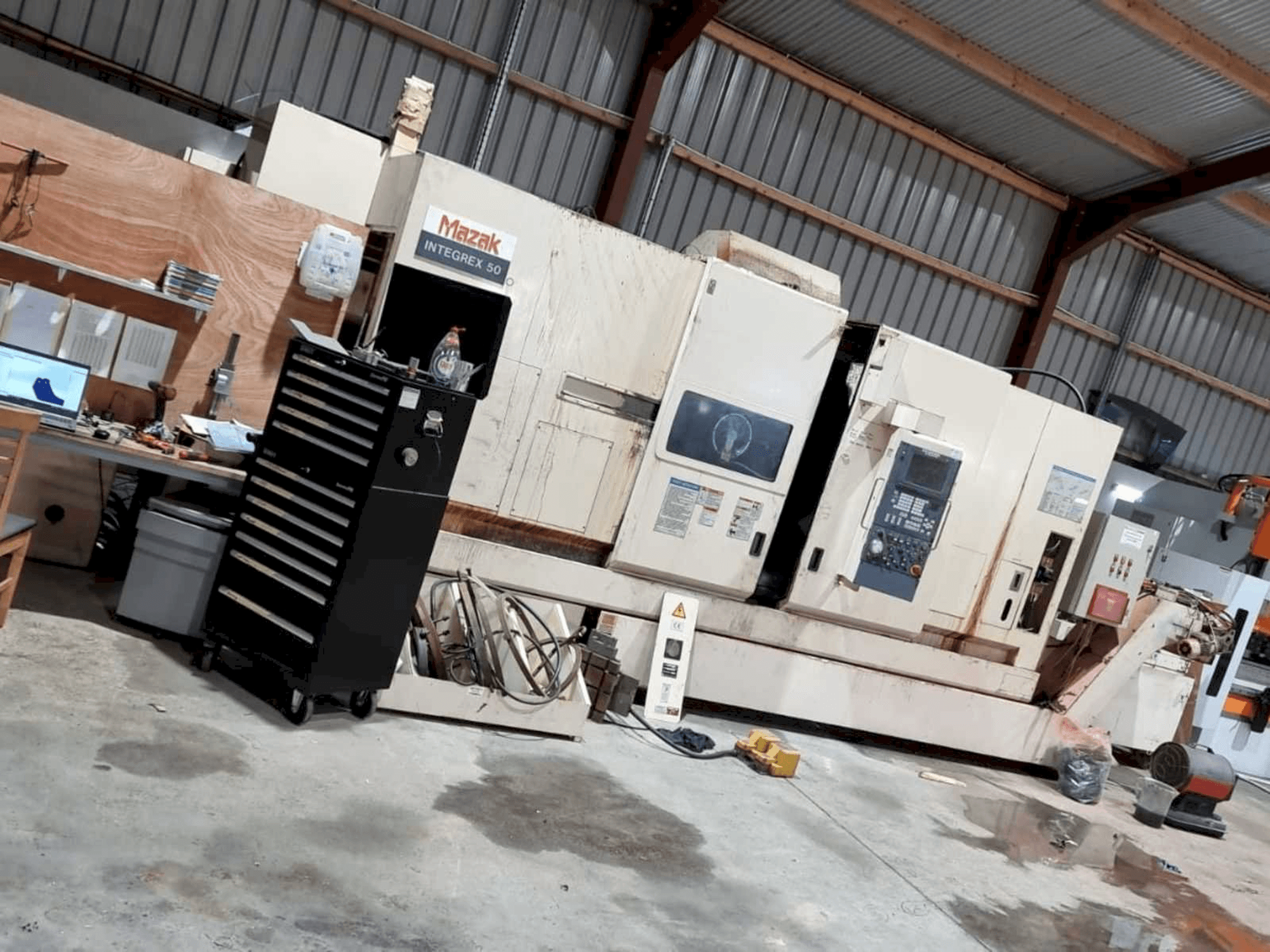 A Mazak Integrex 50YR-1500U gép elölnézete