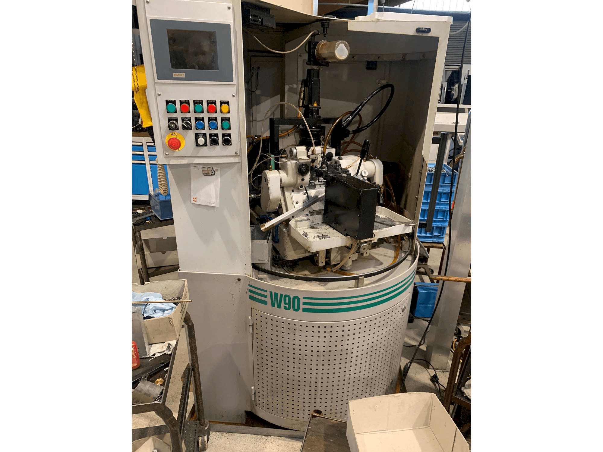 A Lambert Wahli W 90 CNC gép elölnézete