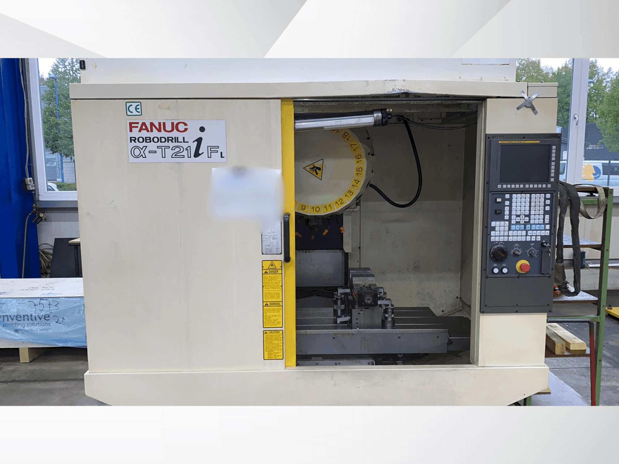 A FANUC a-T21iFL gép elölnézete