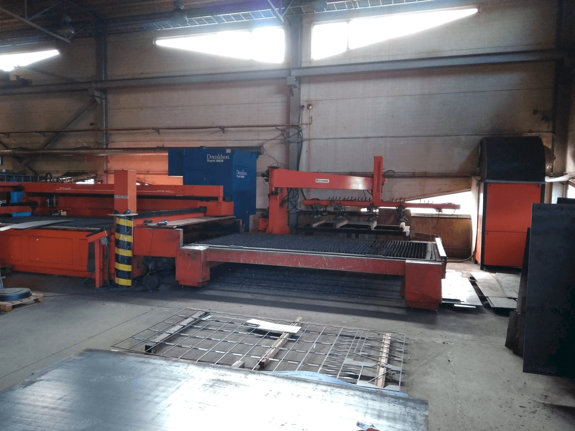 A Bystronic BTL 2800 gép elölnézete