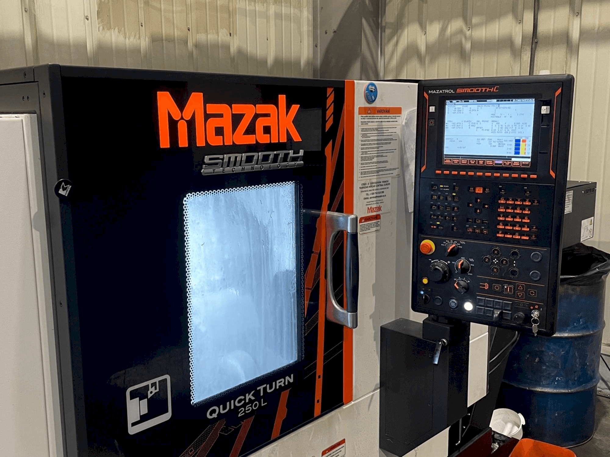 A Mazak Quick Turn 250 L gép elölnézete
