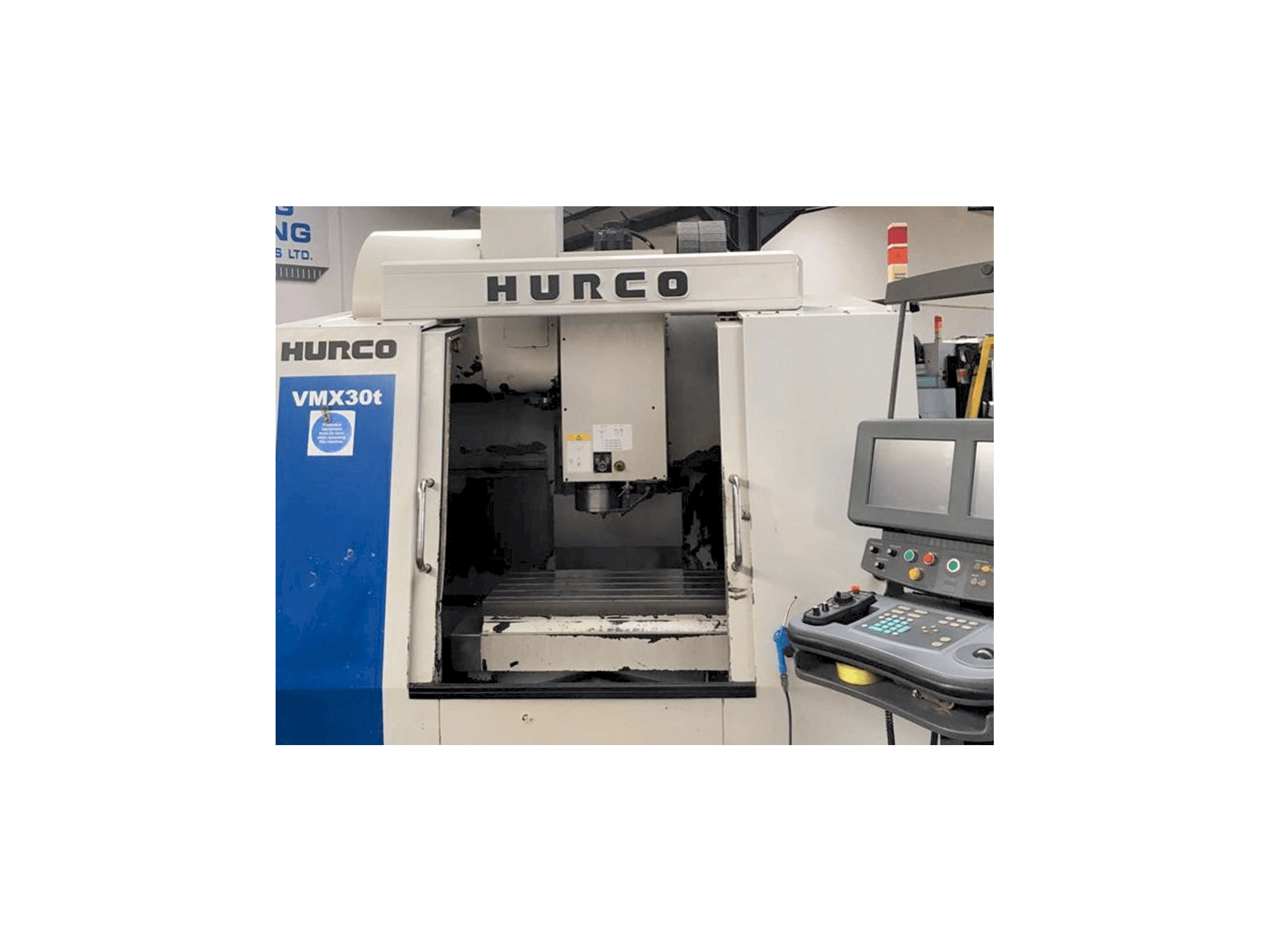 A Hurco VMX 30T gép elölnézete