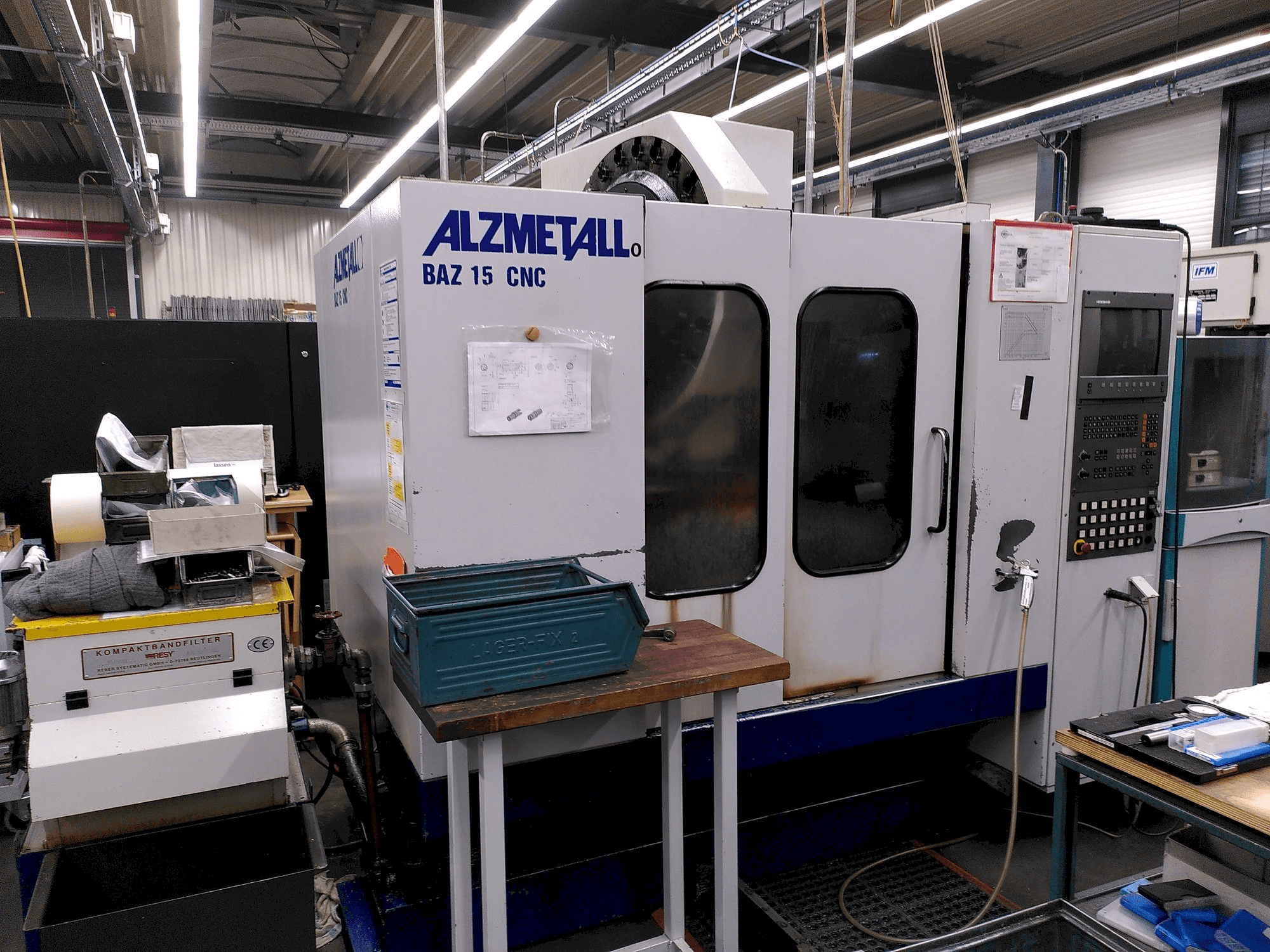 A Alzmetall BAZ 15 CNC gép elölnézete