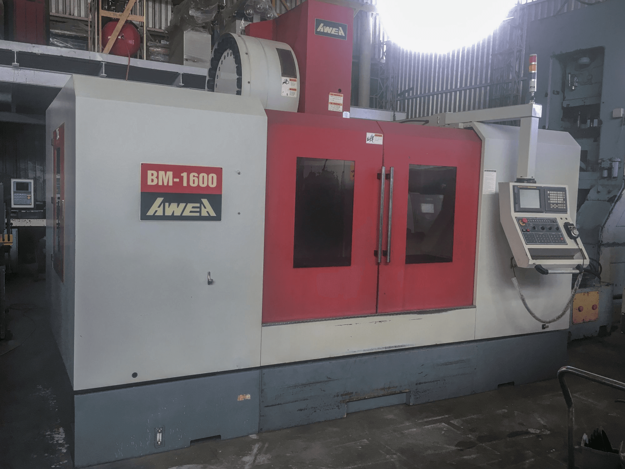 A AWEA BM-1600 gép bal oldali nézete