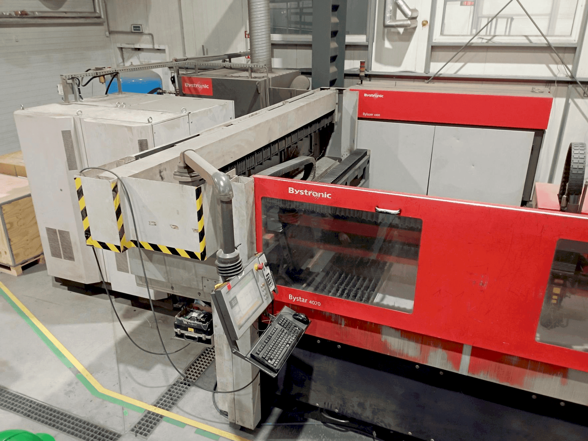 A Bystronic ByStar 4020 with ByLaser 4400 gép elölnézete