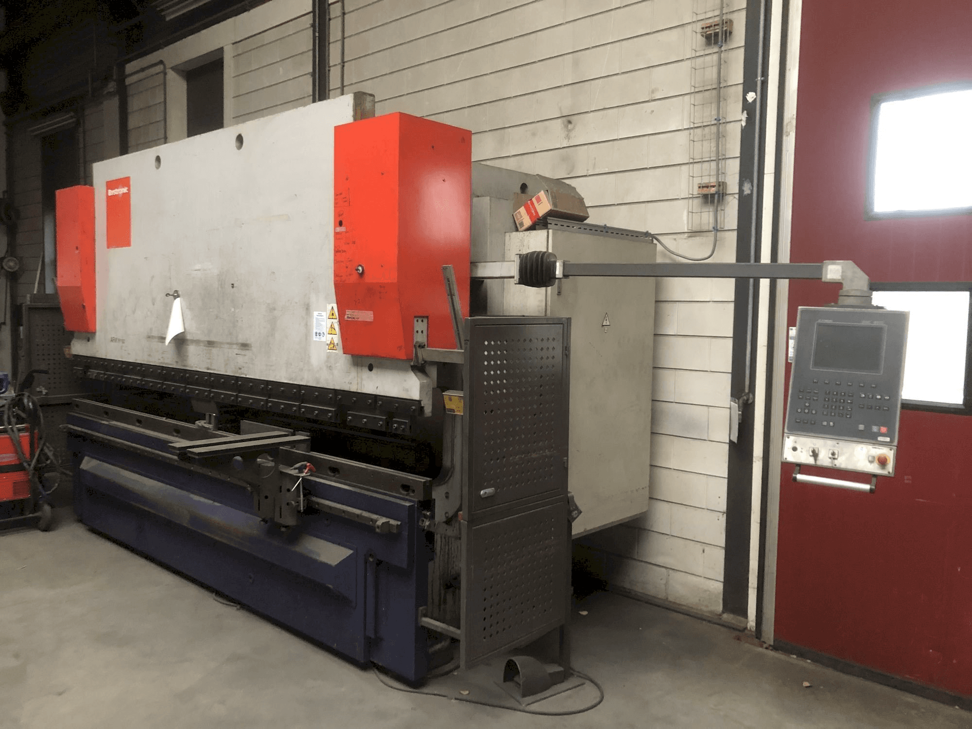 A Bystronic EP40-160 gép jobb oldali nézete