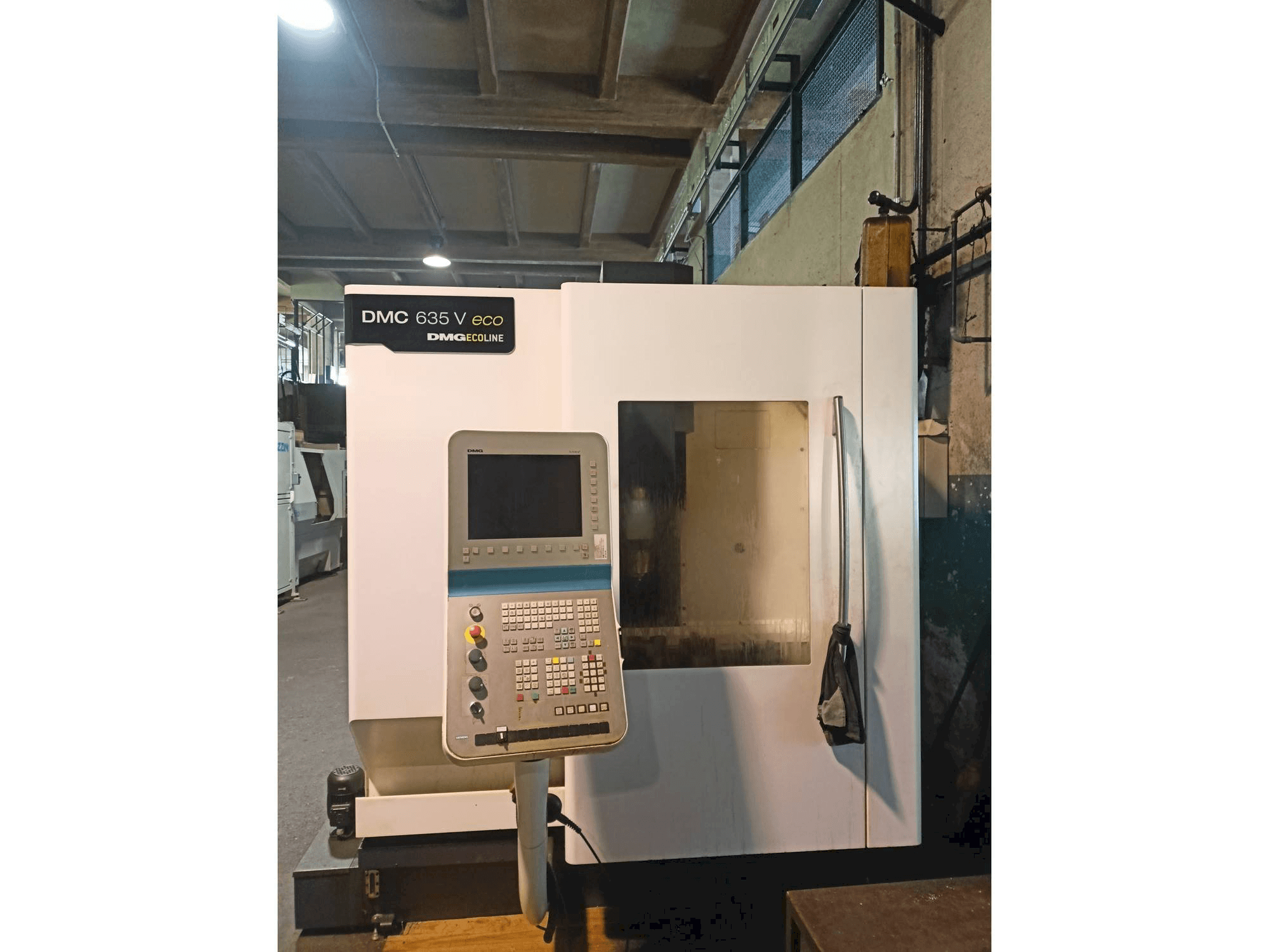 A DMG DMC 635V Ecoline gép elölnézete