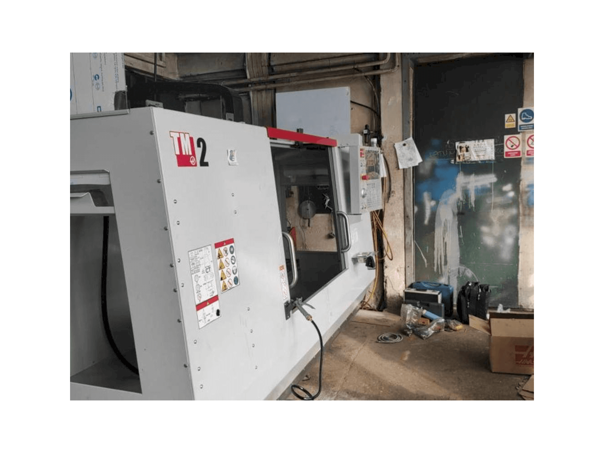 A HAAS TM 2 gép elölnézete