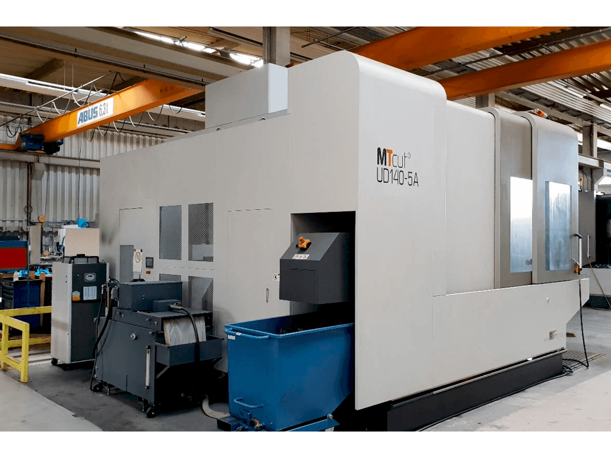 A MTcut UD140H-5A gép elölnézete