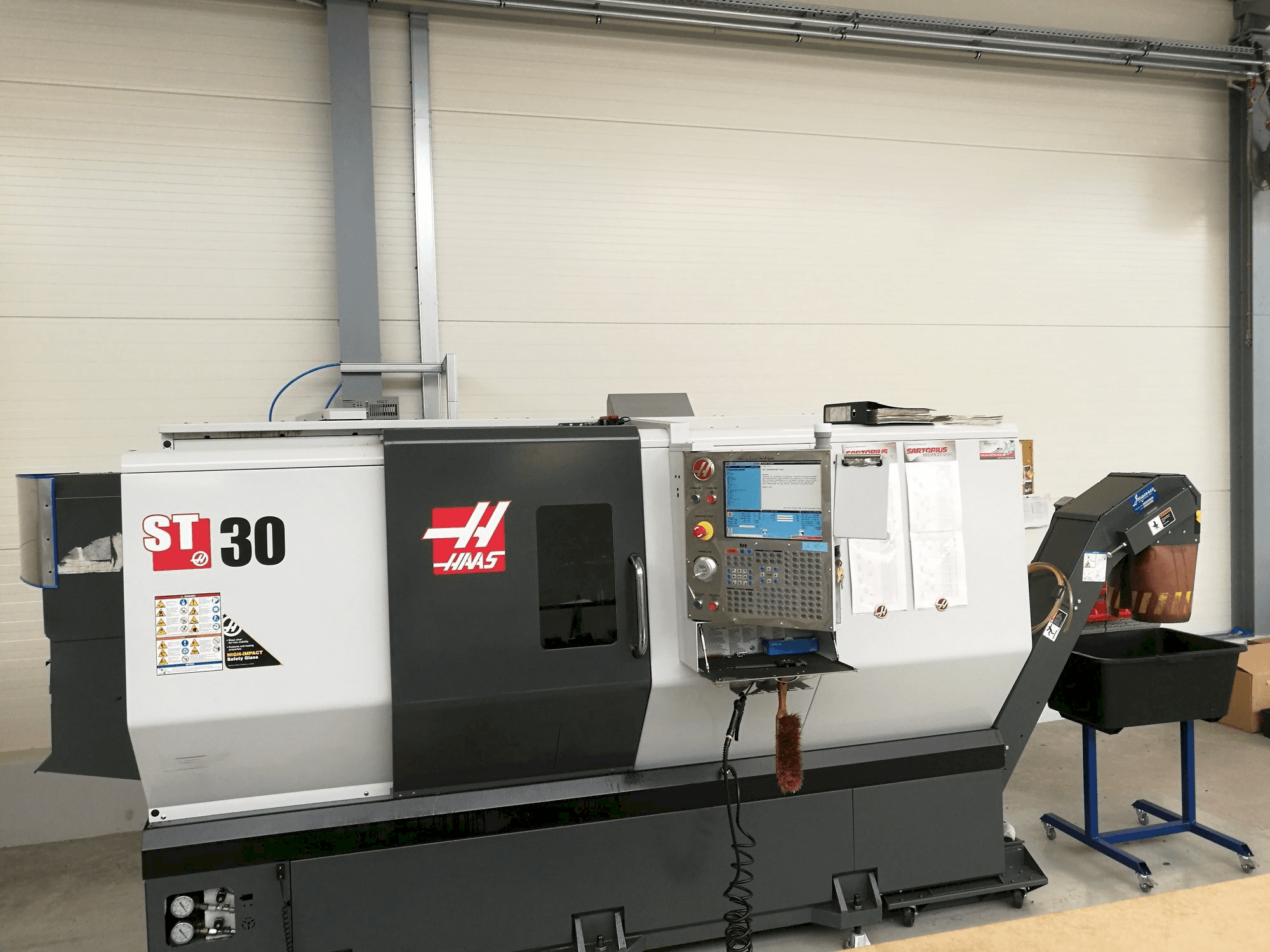 A HAAS ST-30 gép elölnézete