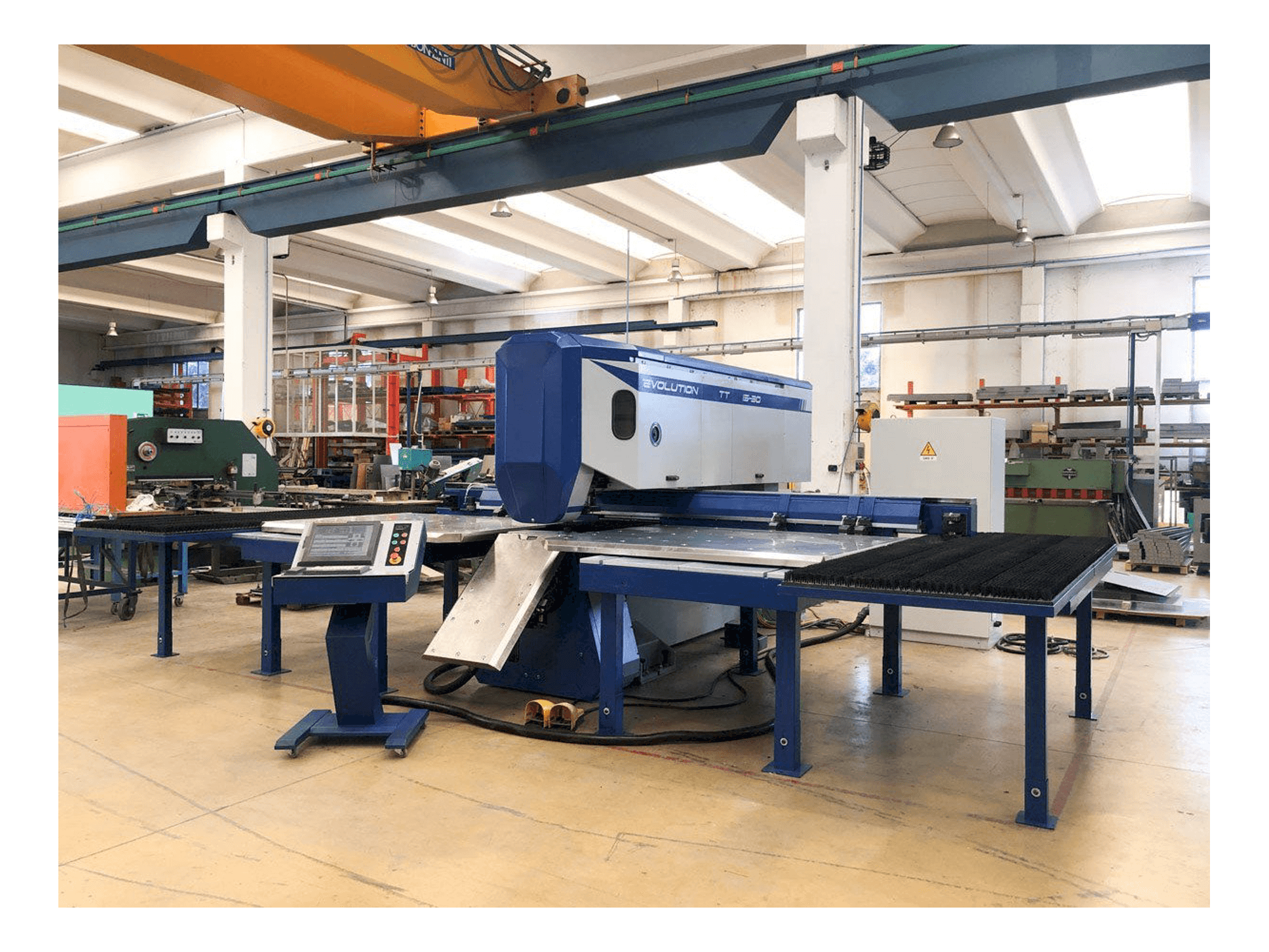 A TECHNOLOGY EVOLUTION TT gép elölnézete