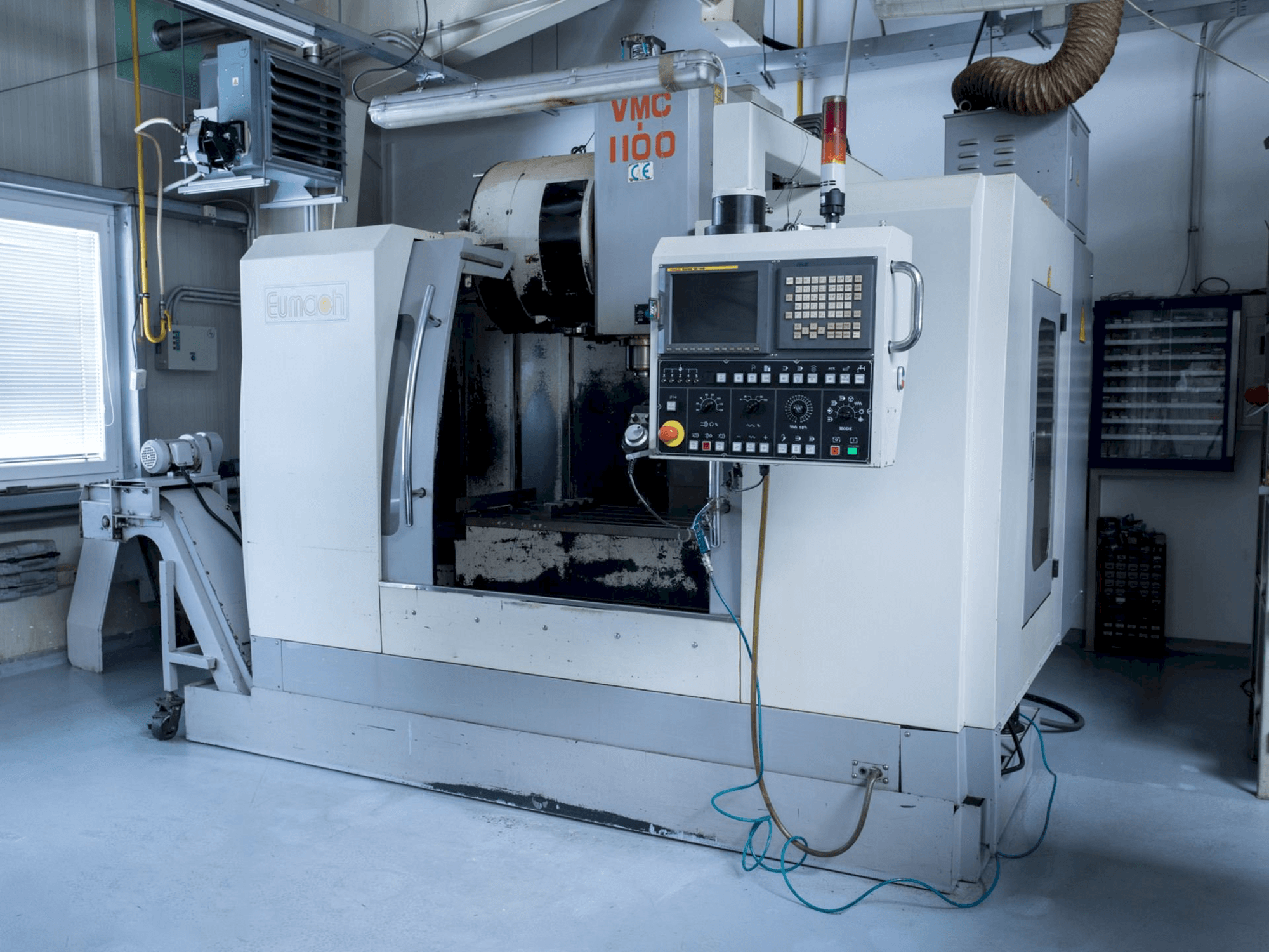 A Eumach VMC 1100 gép elölnézete