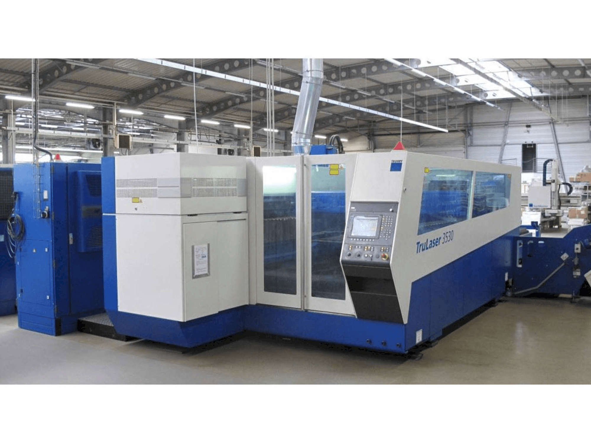 A Trumpf TruLaser 3530 + Lift Master gép elölnézete