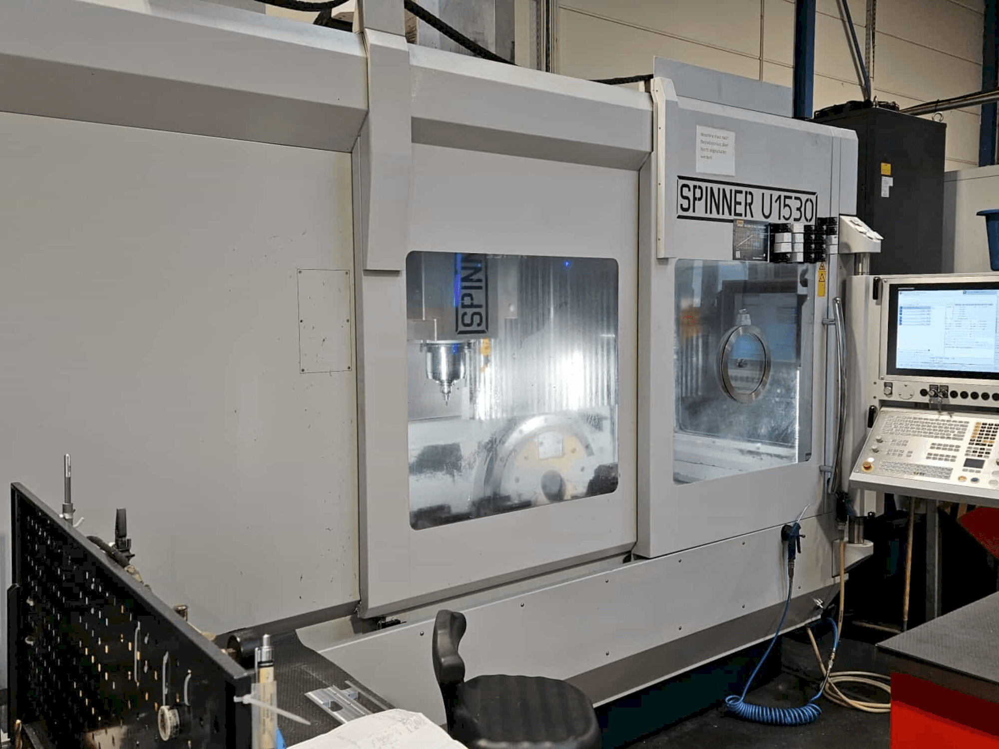 A SPINNER U 1530 gép elölnézete