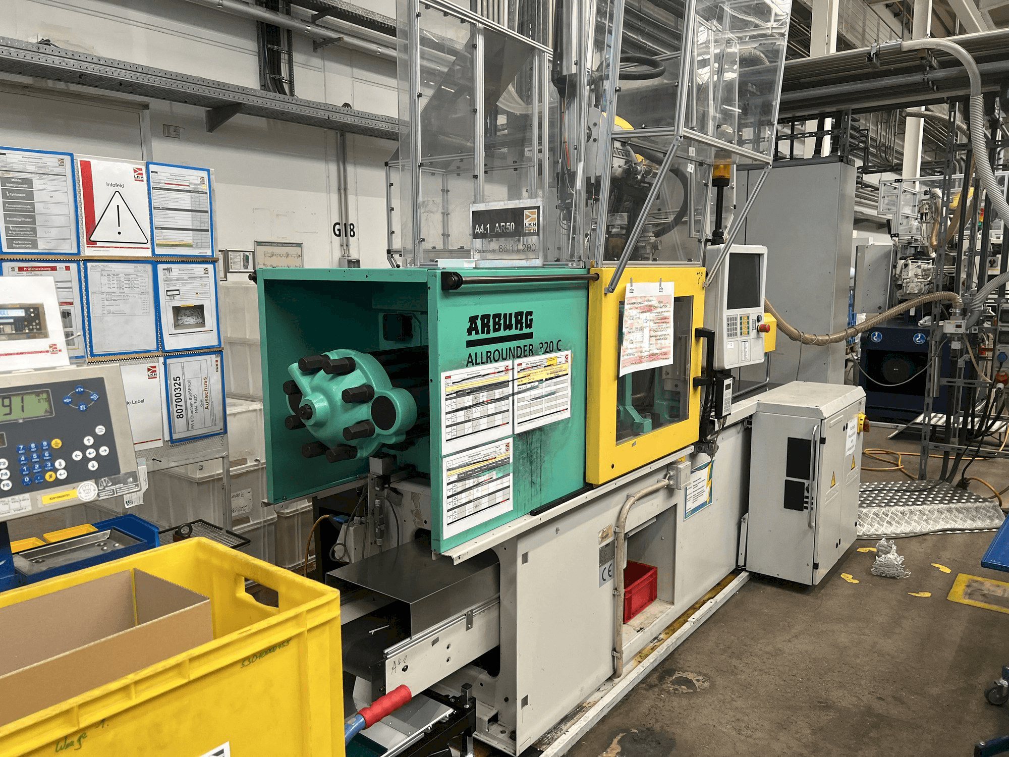 A Arburg Allrounder 320C 500 - 170 gép oldalnézete
