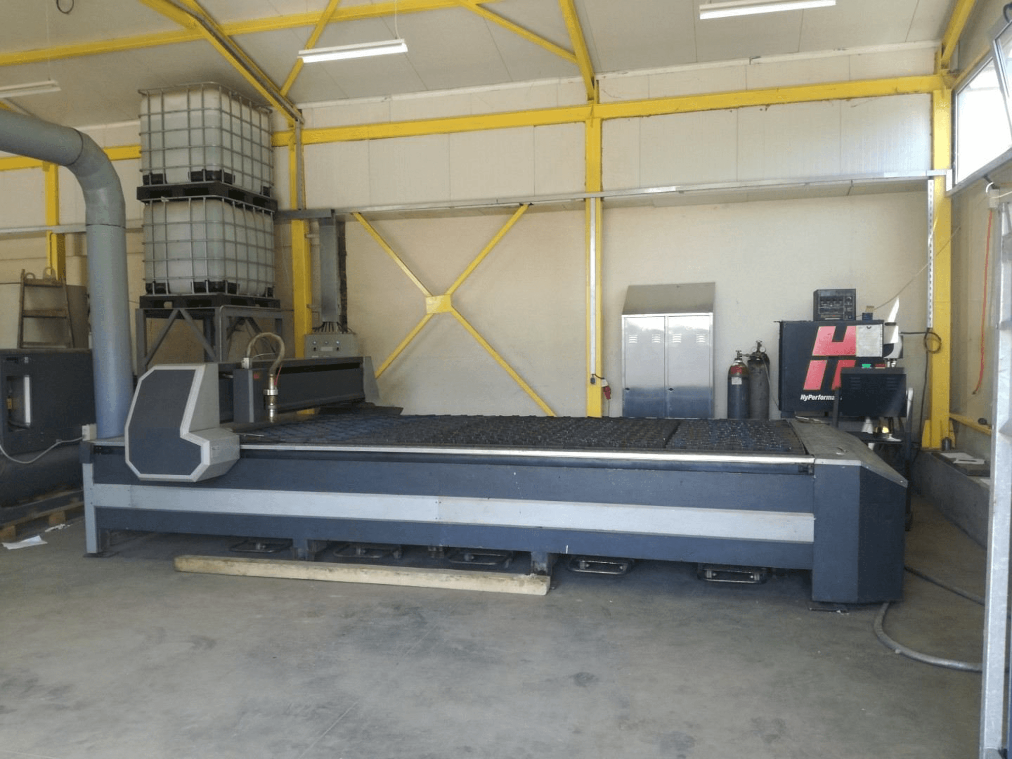 A HPM ITALY GV 4 x 2 gép elölnézete