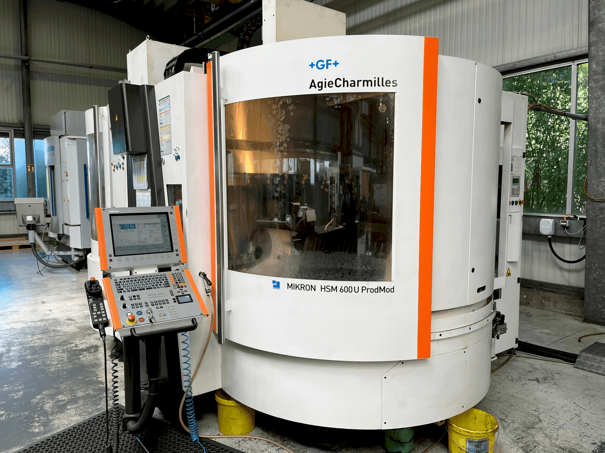 A MIKRON HSM 600 U gép elölnézete