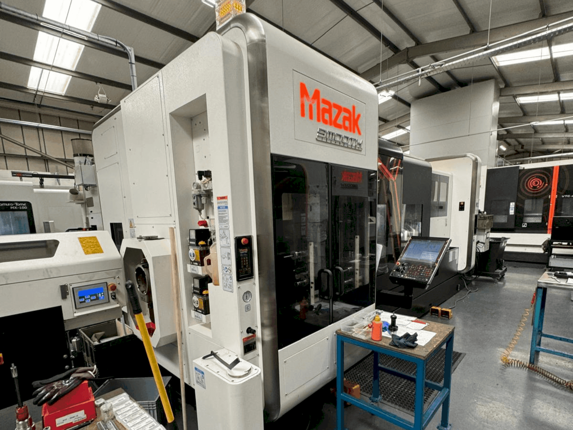 A Mazak Integrex i-400S- 2500U gép elölnézete