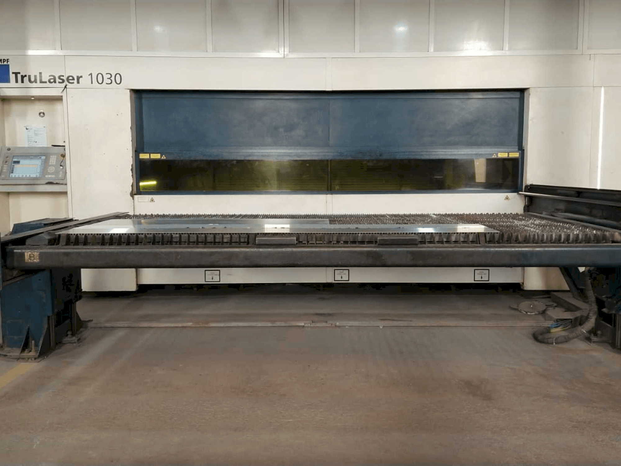 A Trumpf True Laser 1030 gép elölnézete