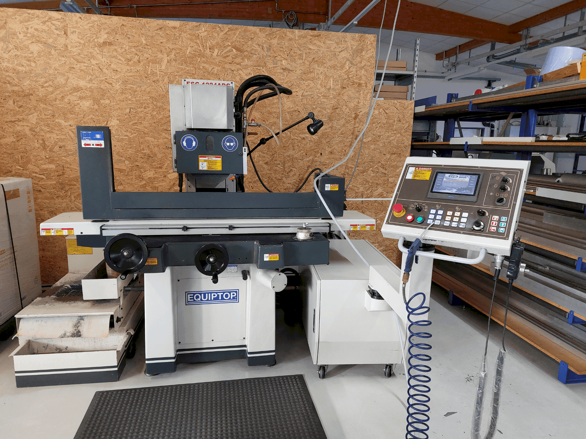 A EQUIPTOP ESG-1224 ADC gép elölnézete