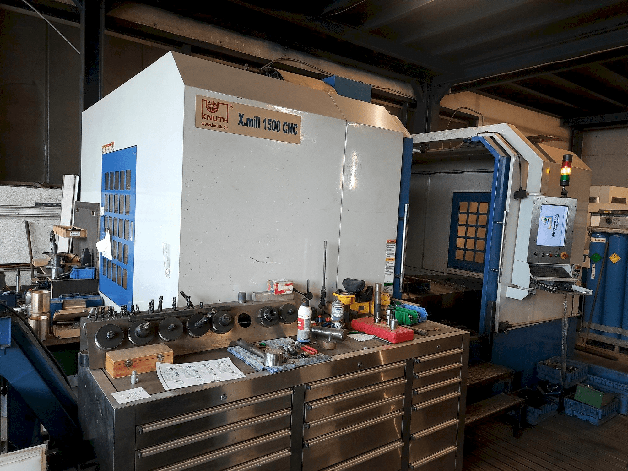A KNUTH X-Mill 1500 CNC gép elölnézete