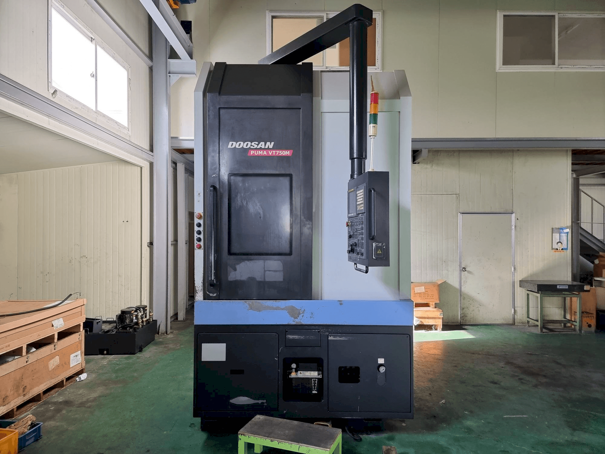 A Doosan Puma VT750M gép elölnézete
