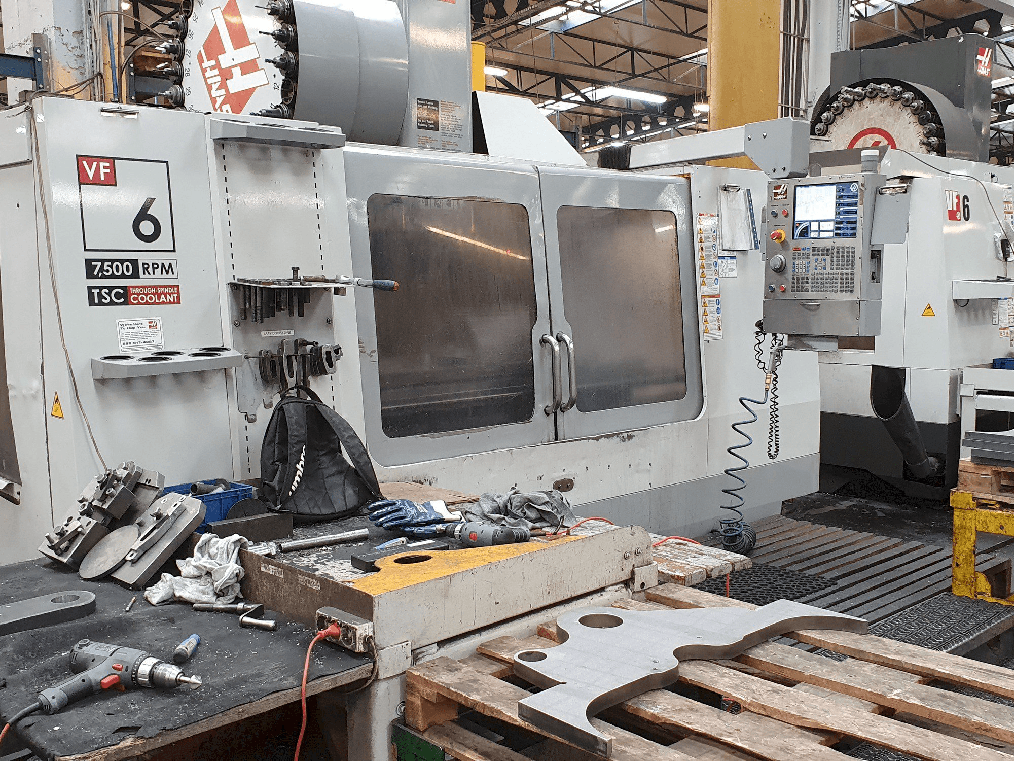 A HAAS VF-6 / 50HE gép elölnézete