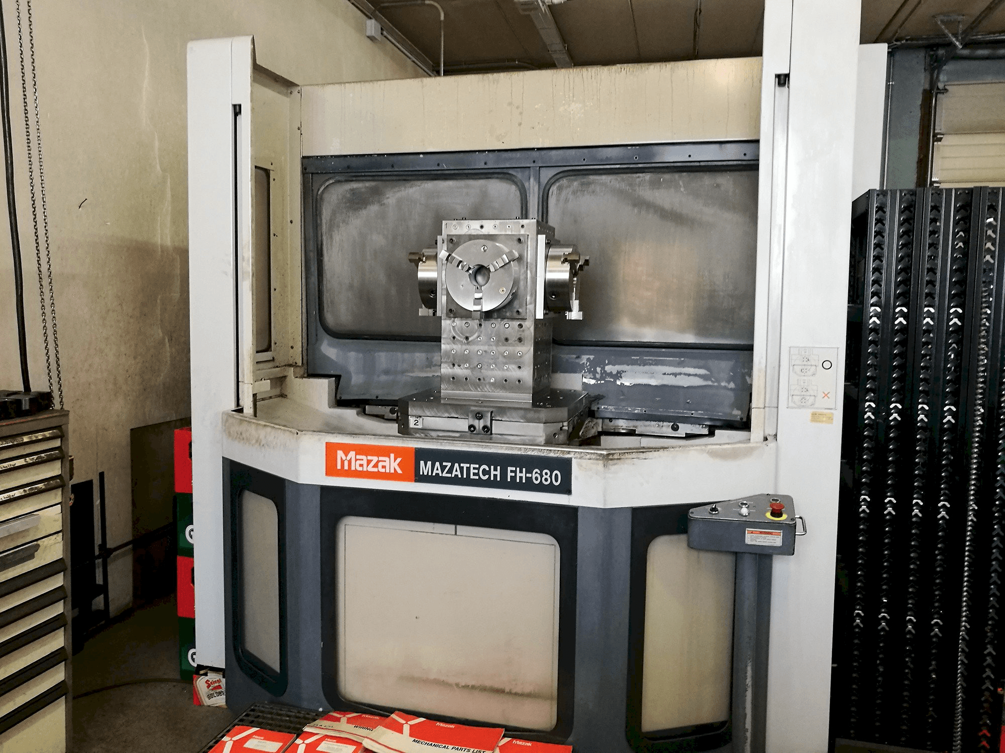 A Mazak Mazatech FH-680 gép elölnézete