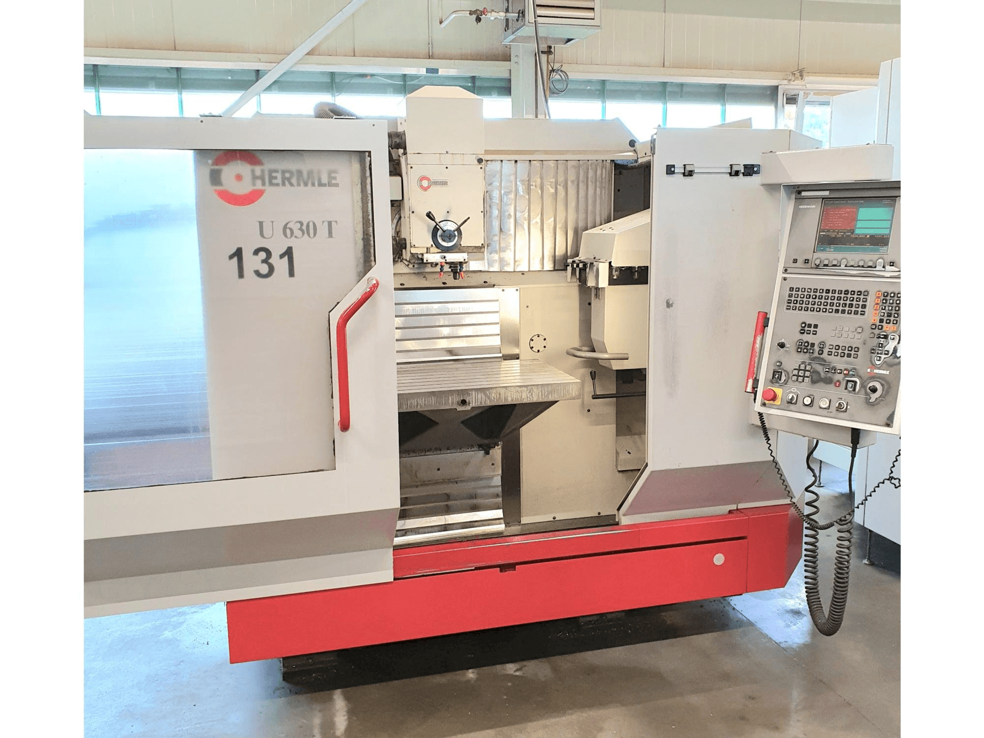 A HERMLE U 630 gép elölnézete