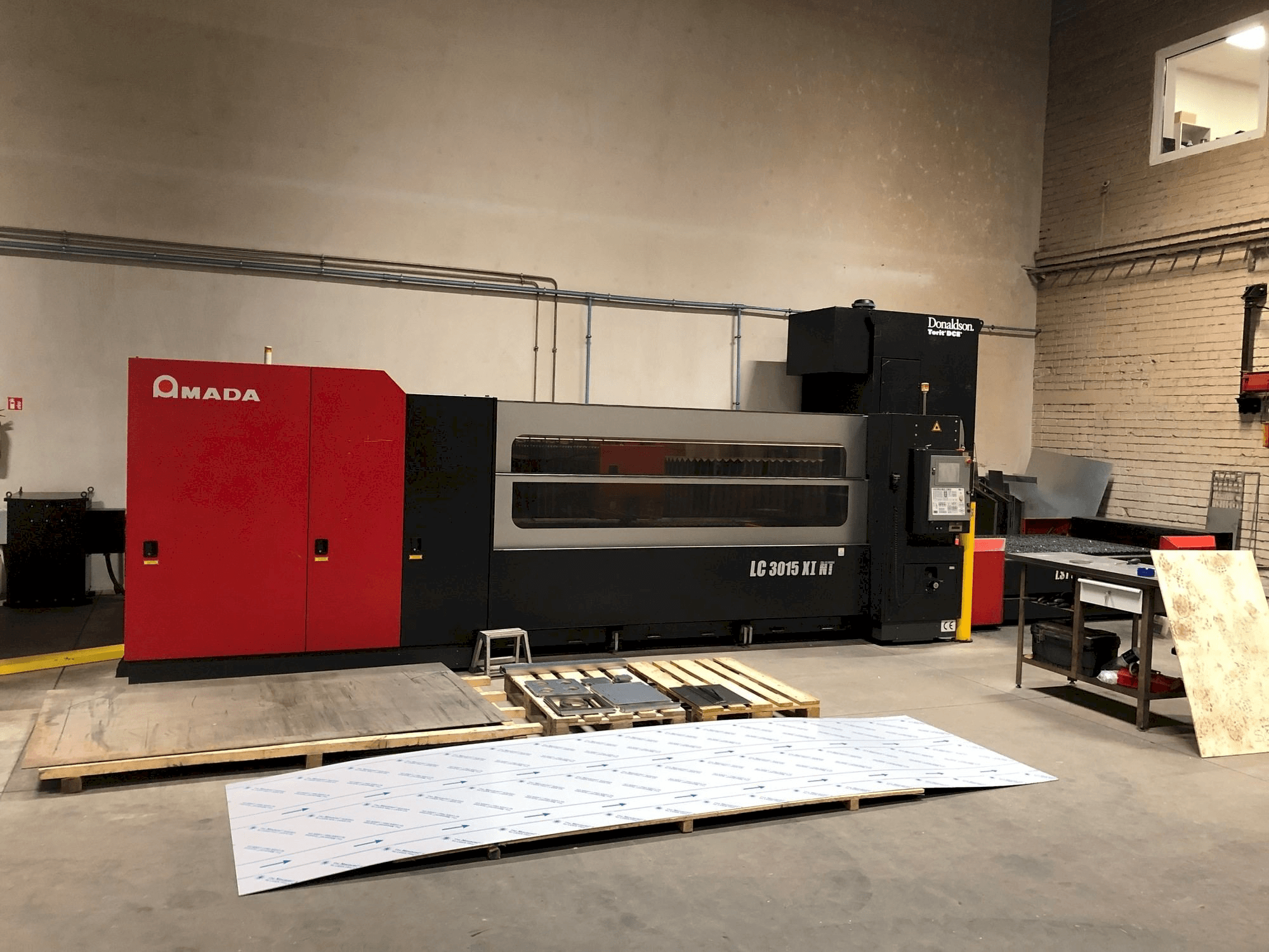 A AMADA LC-3015 X1 NT gép elölnézete
