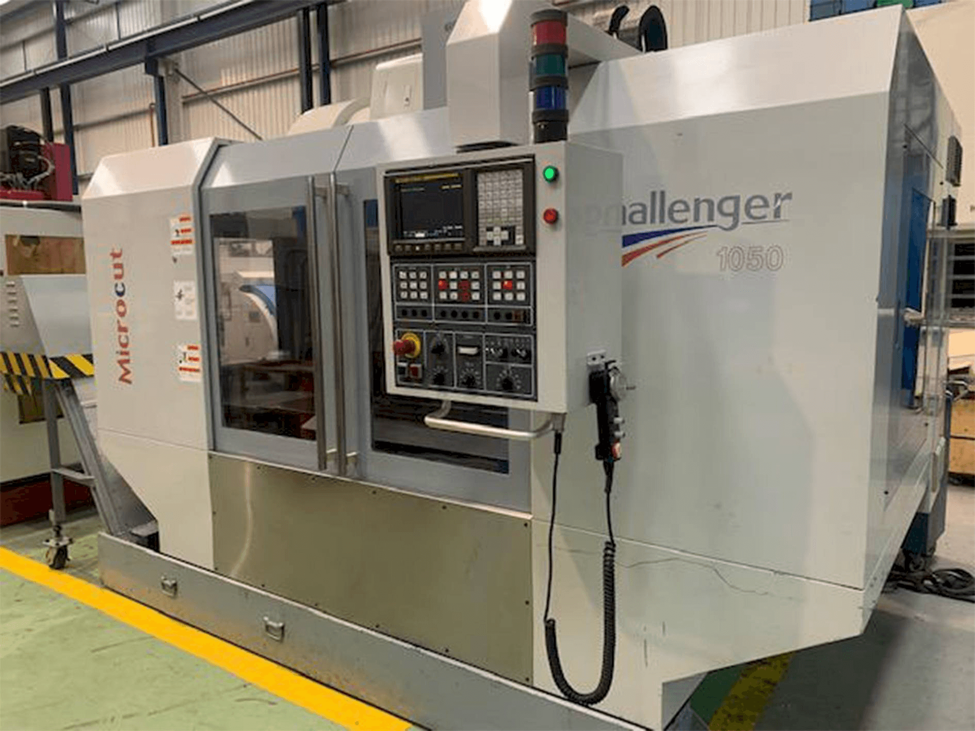 A MICROCUT Challenger 1050 gép elölnézete