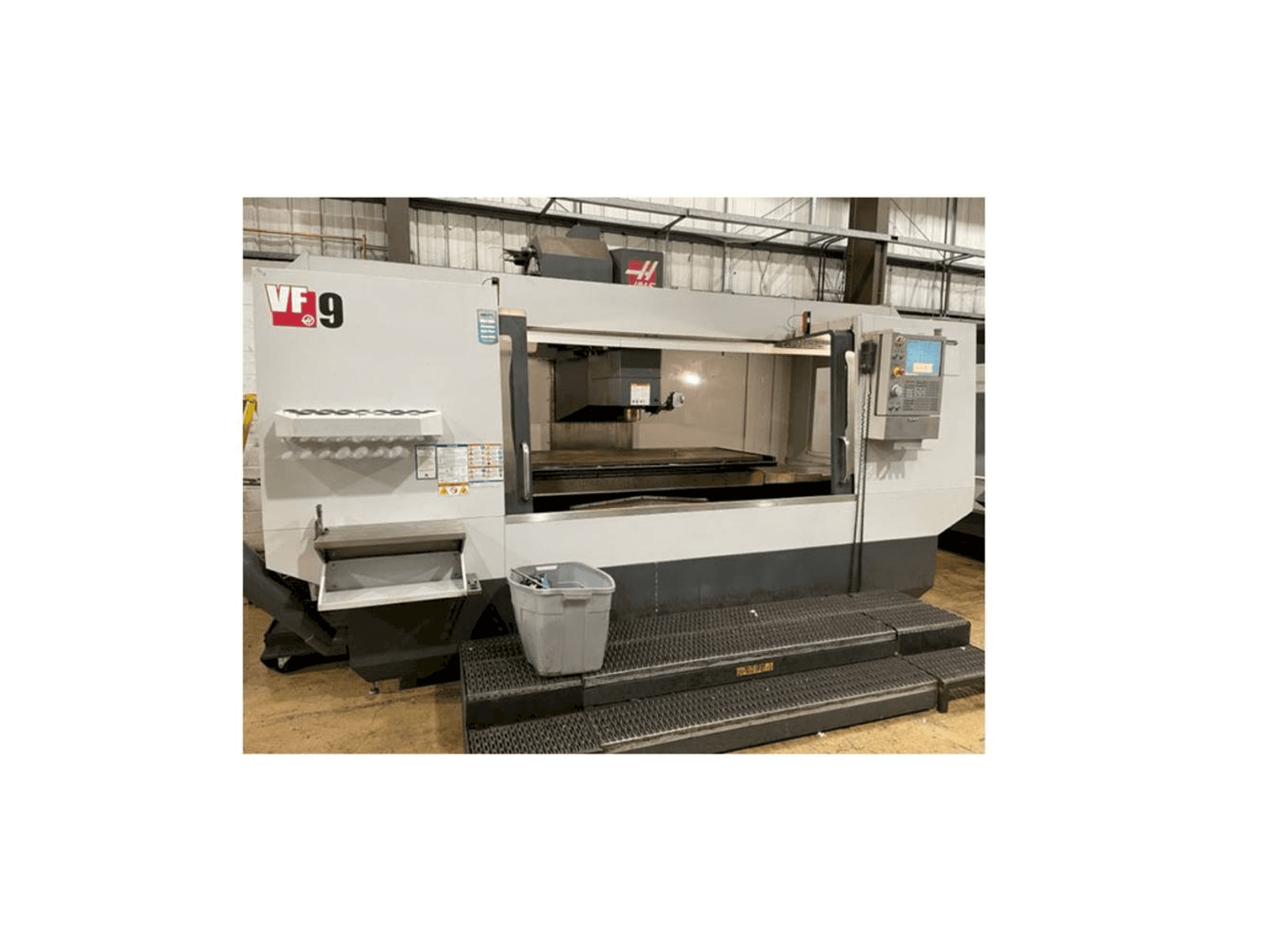 A HAAS VF-9 gép elölnézete