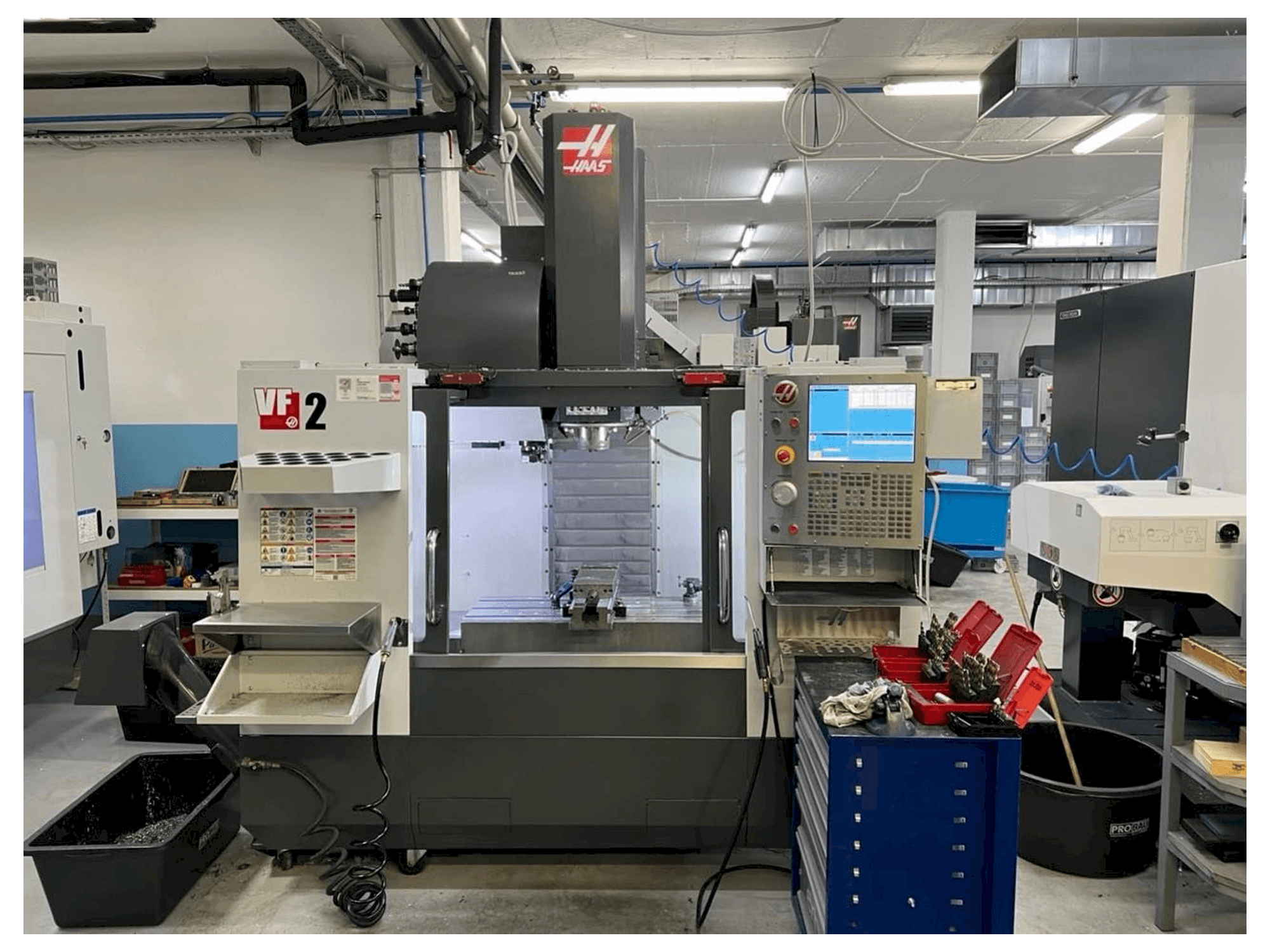 A HAAS VF-2 gép elölnézete