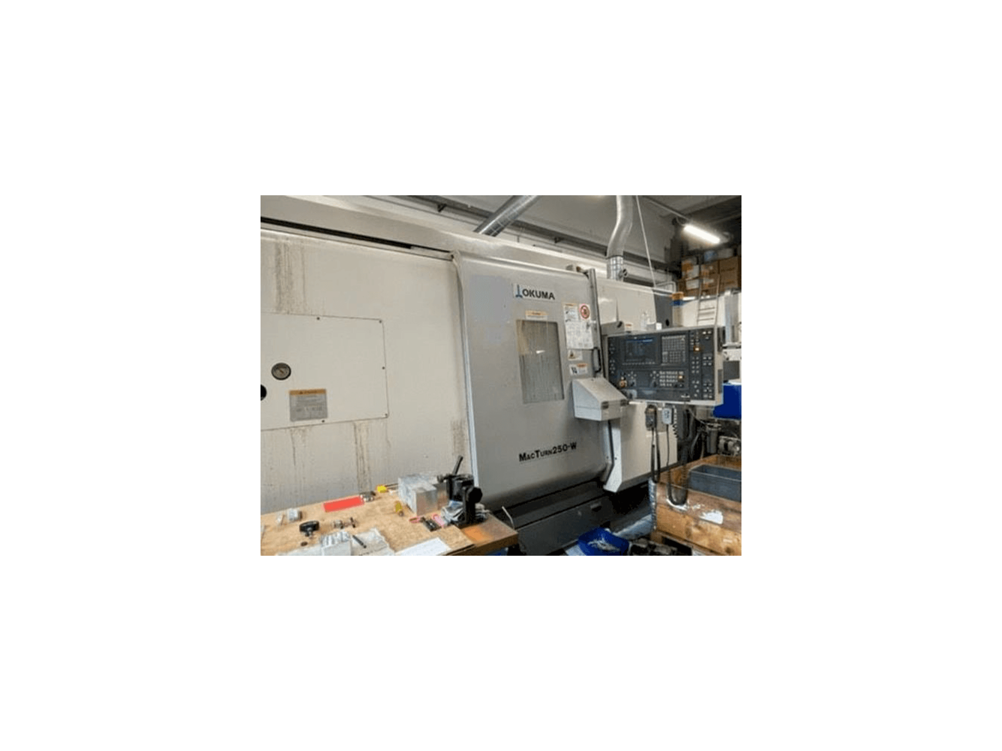 A Okuma MACTURN 250W gép elölnézete