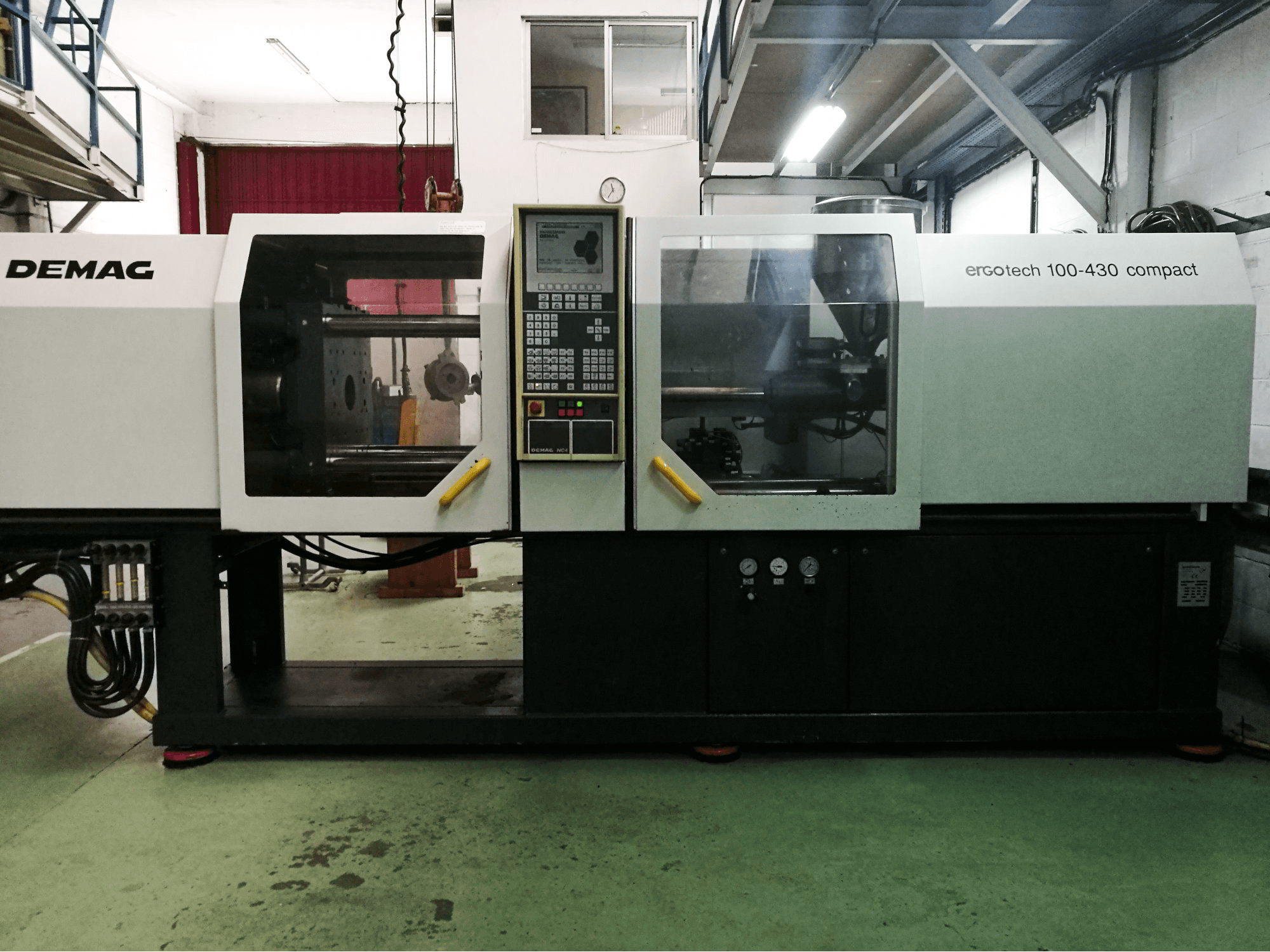 A DEMAG ERGOtech 100-430 compact gép elölnézete