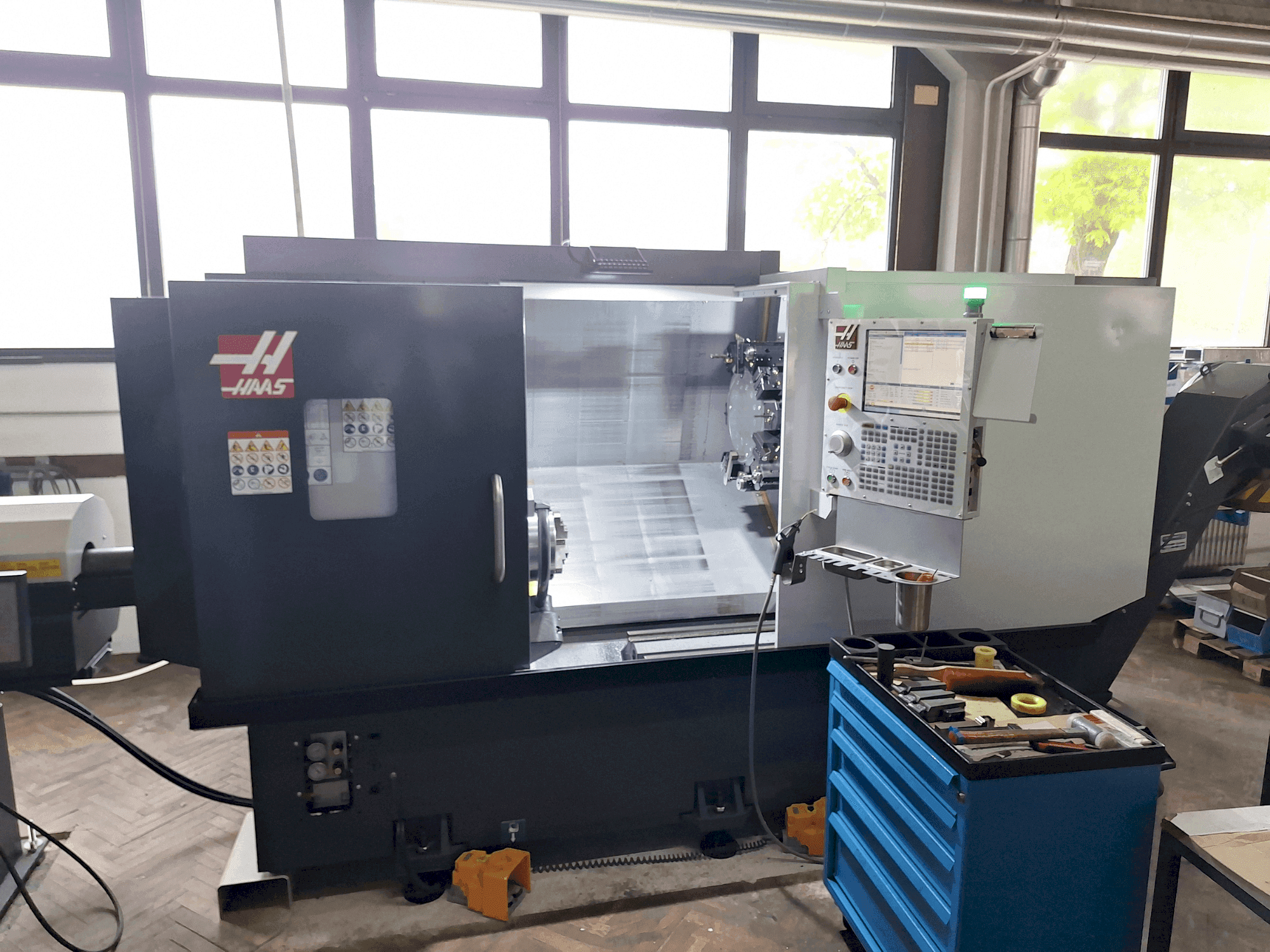 A HAAS ST 30Y gép elölnézete