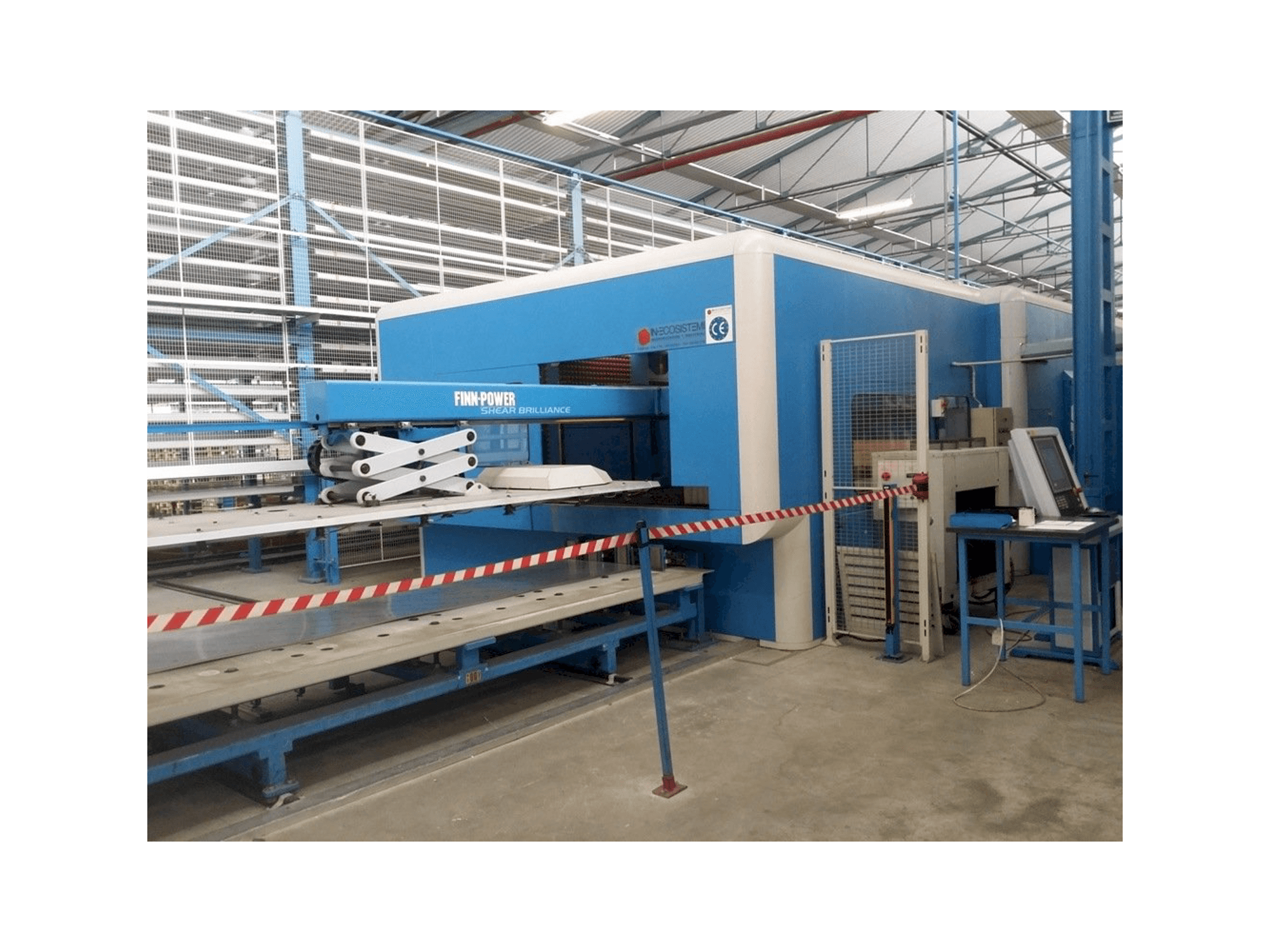 A Finn-Power SB8 gép elölnézete