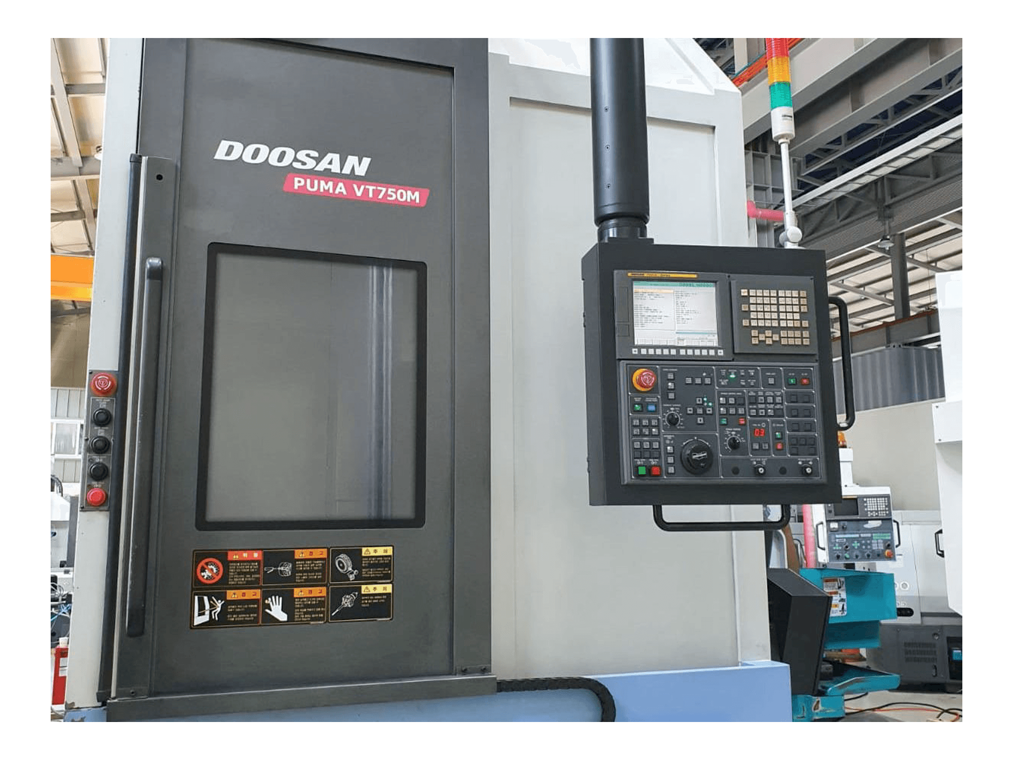 A Doosan Puma VT750M gép elölnézete