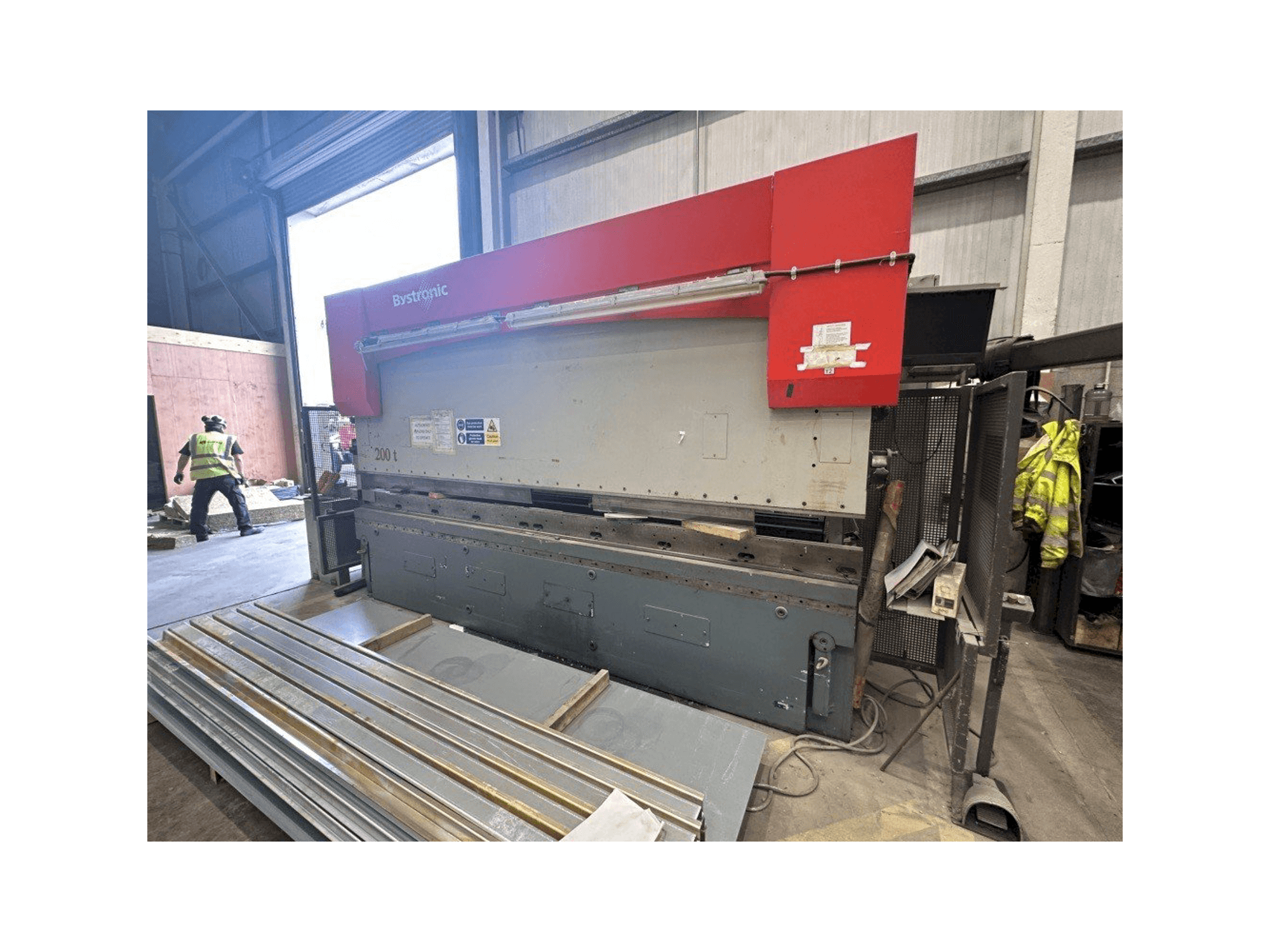A Bystronic PR 200 x 4100 gép elölnézete