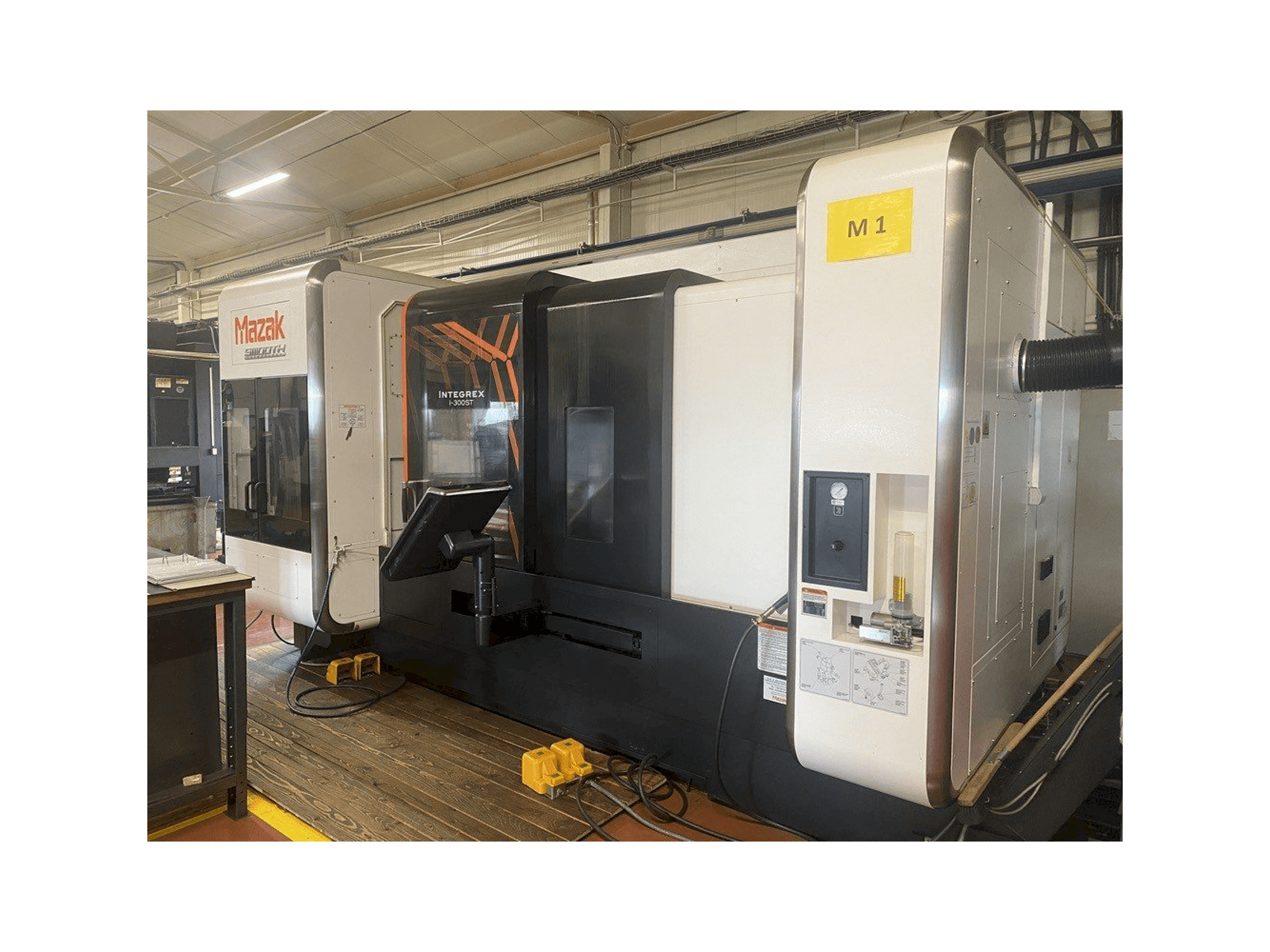 A Mazak INTEGREX i-300 ST gép elölnézete