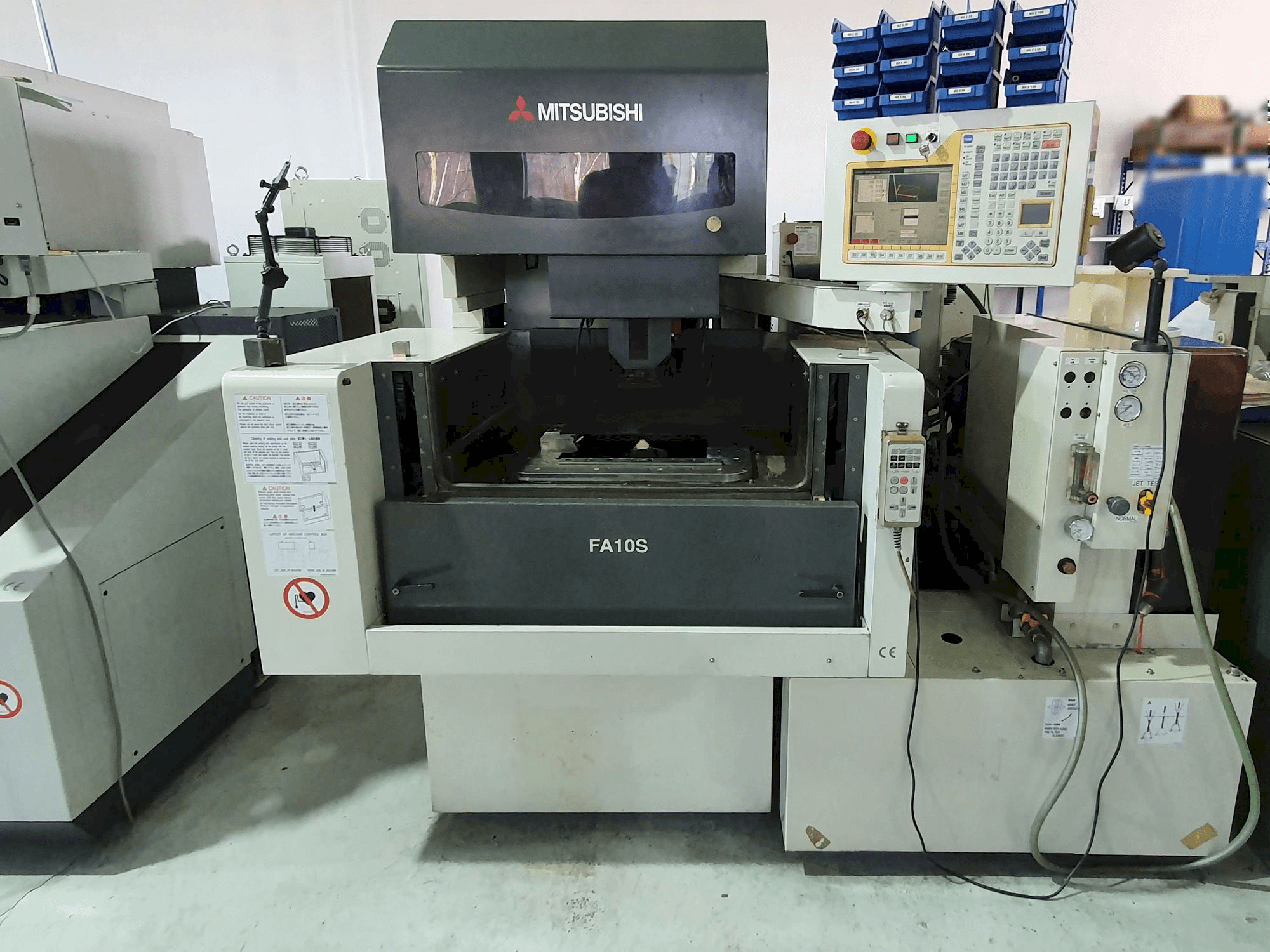 A Mitsubishi FA10SM gép elölnézete