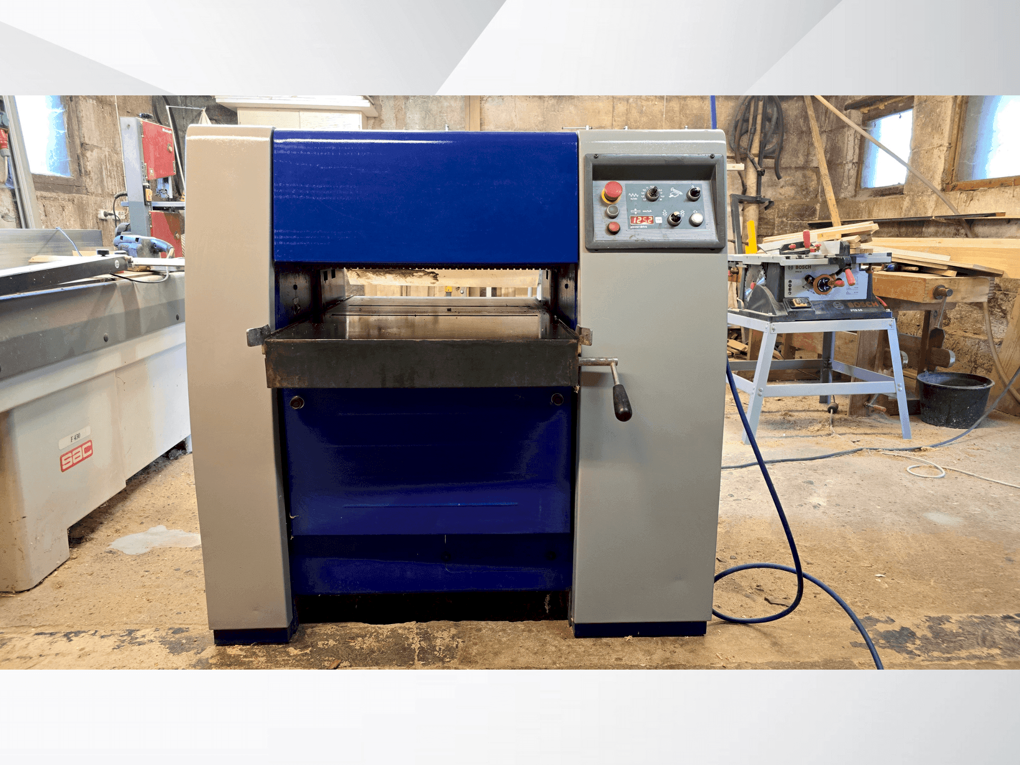 A FELDER Format4 Exact 63 gép elölnézete