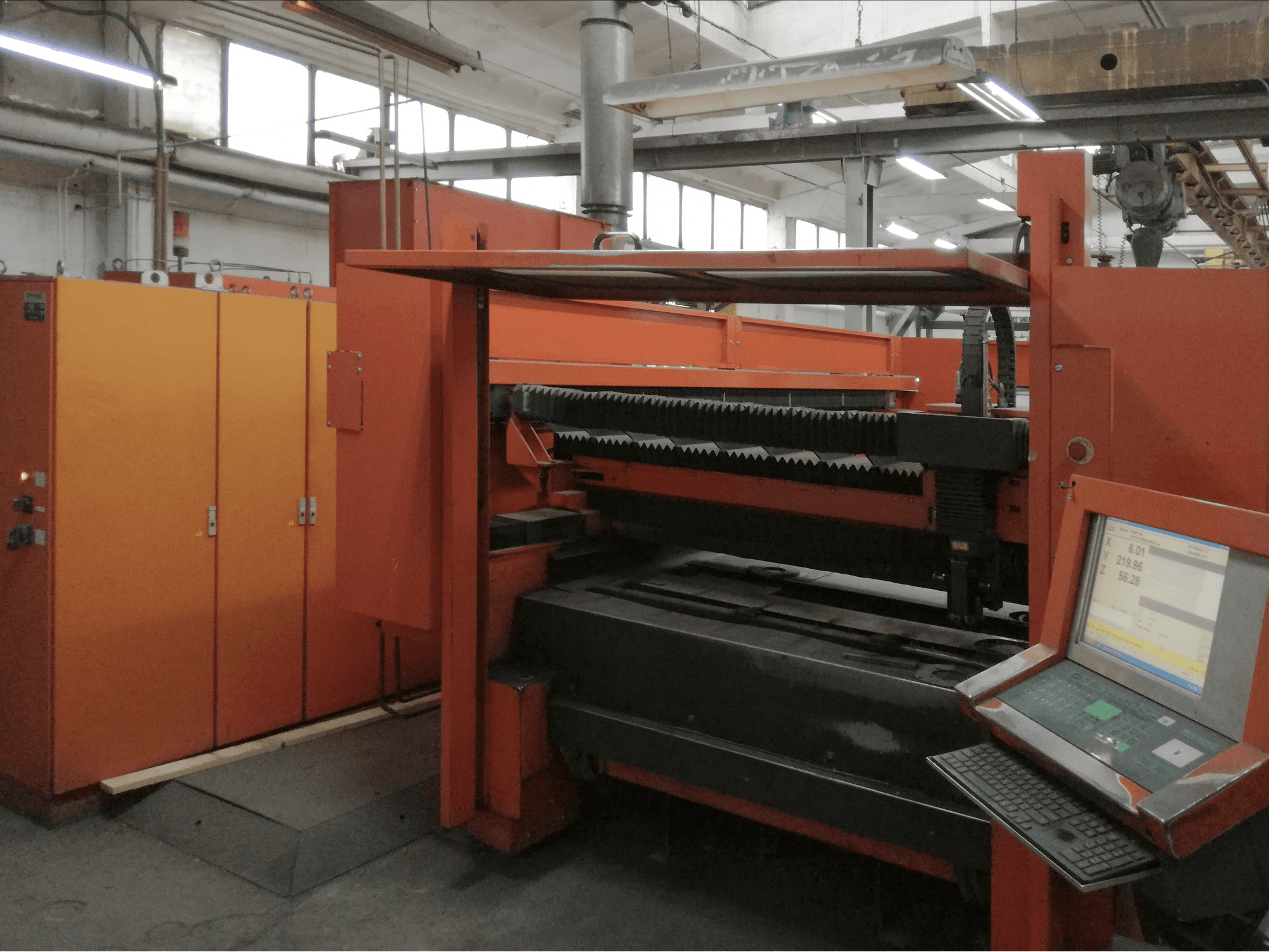 A Bystronic BySprint 3015 gép jobb nézete