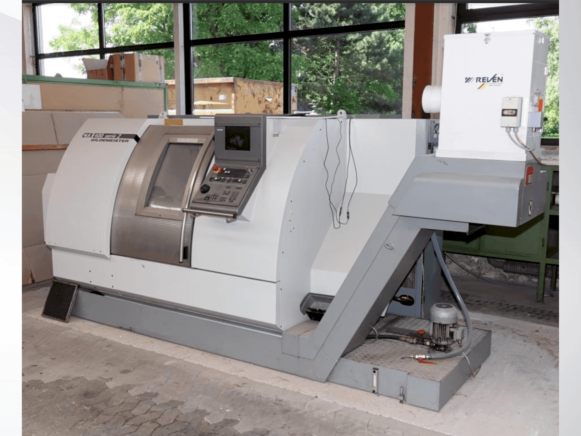 A Gildemeister CTX-400 S2 gép elölnézete