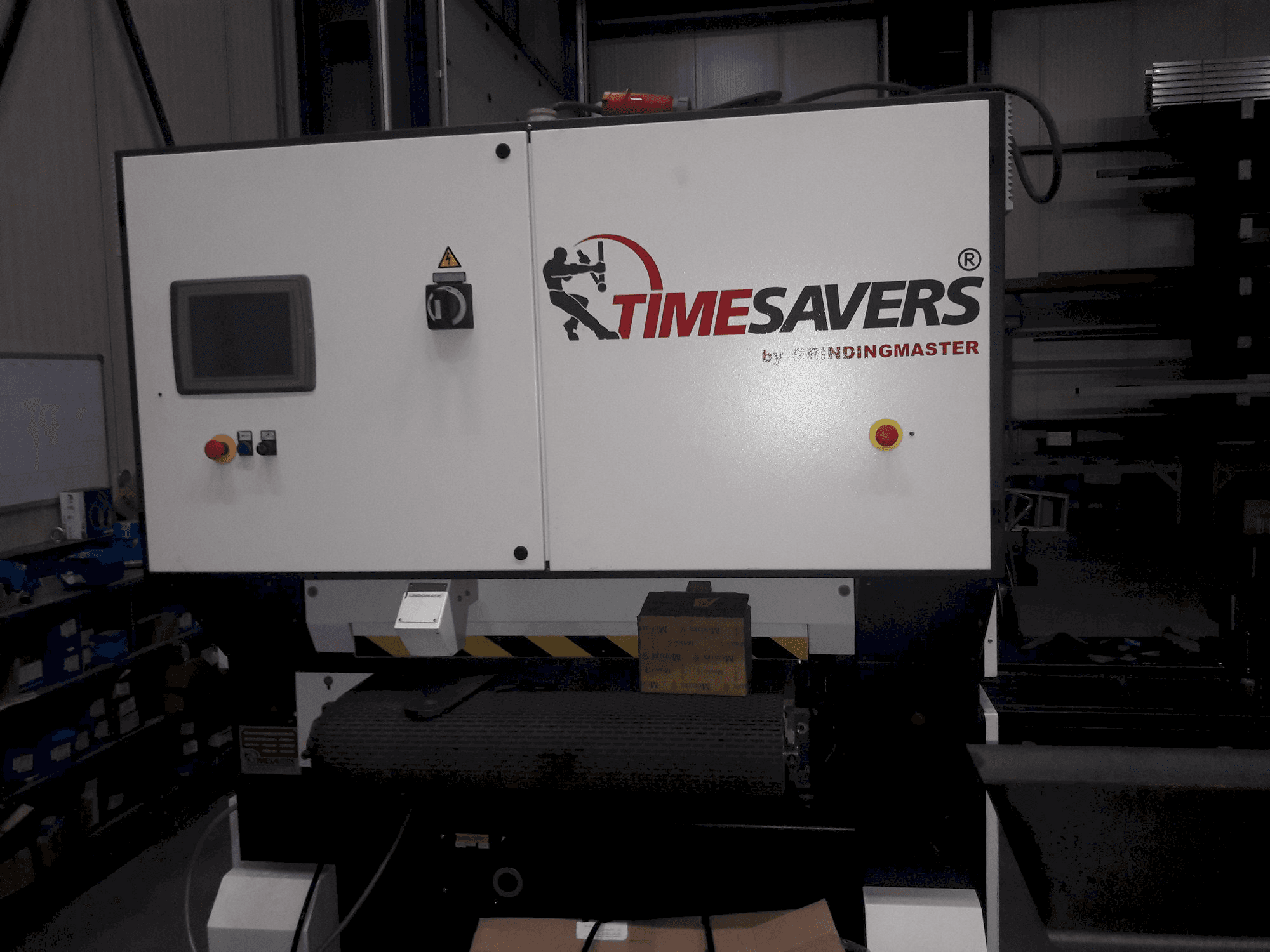 A TIMESAVERS 42-SERIE-900-WWB-S gép elölnézete