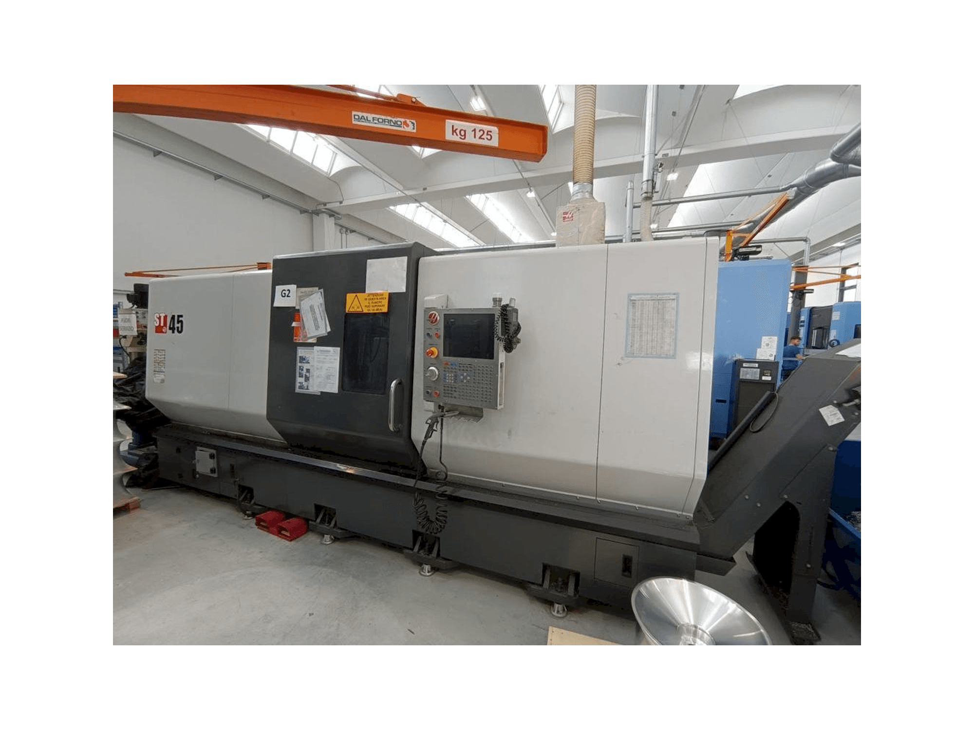 A HAAS ST 45 gép elölnézete